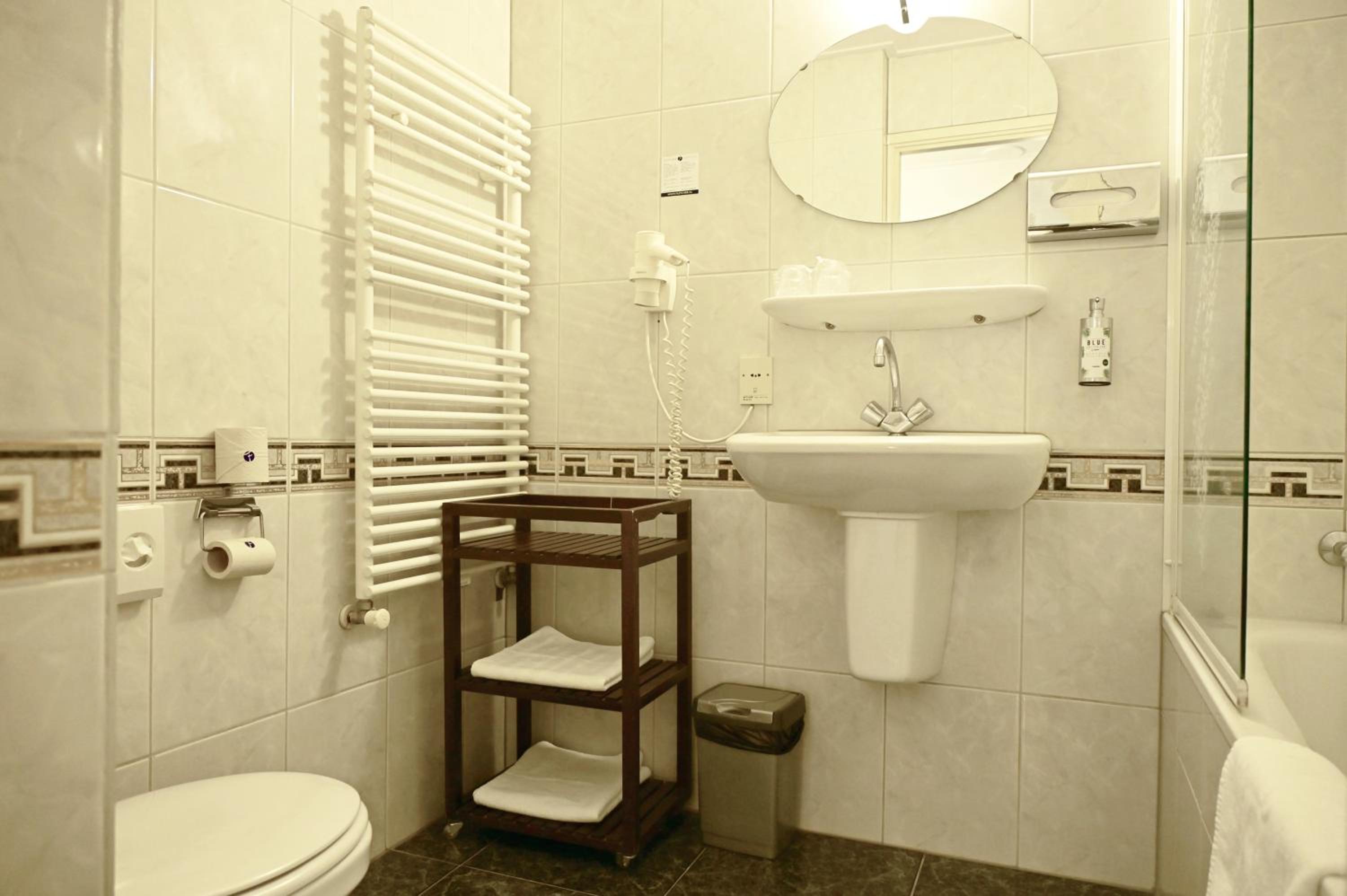 Suite - Photo 3
