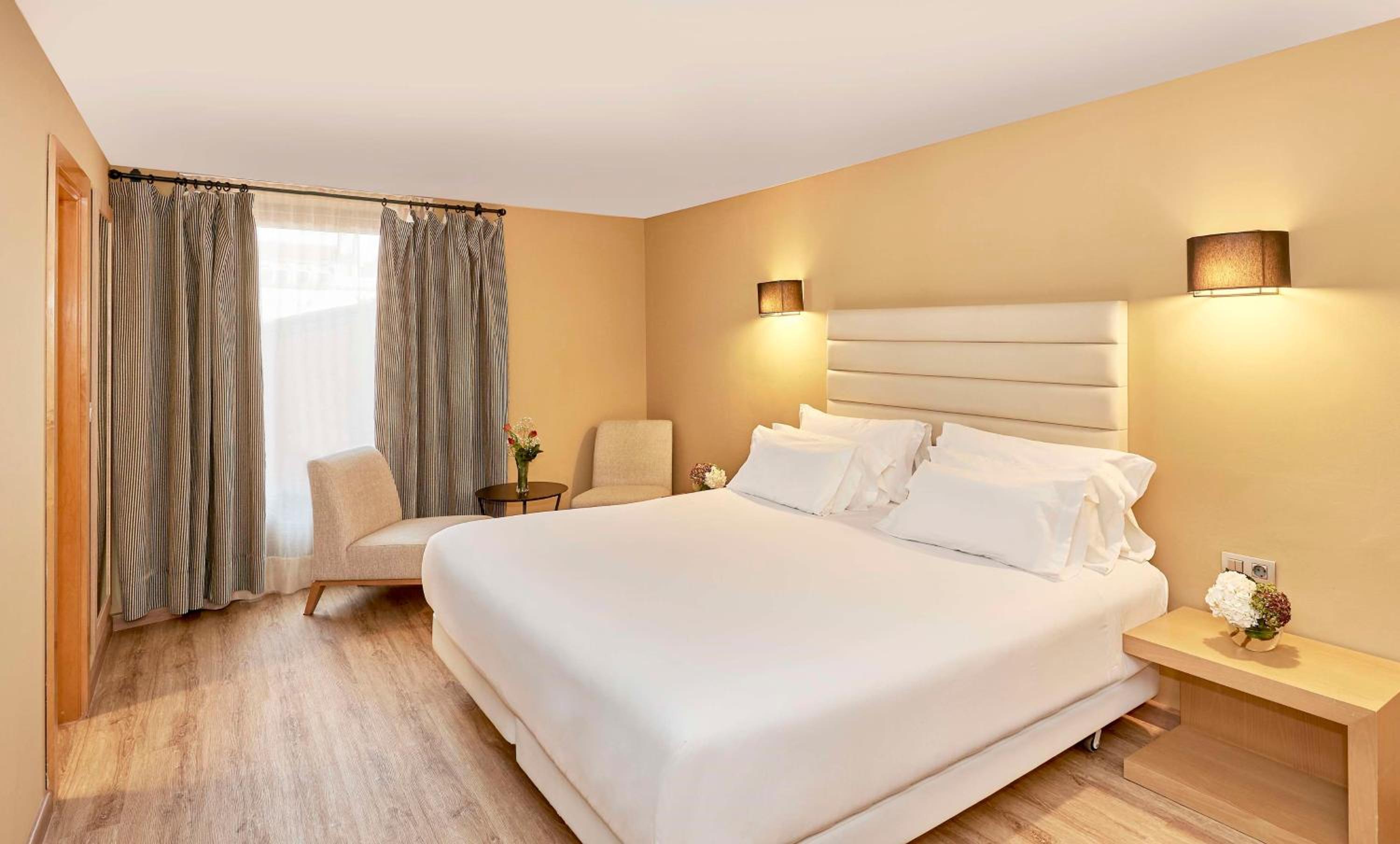 Superior Double or Twin Room with View - Photo 4