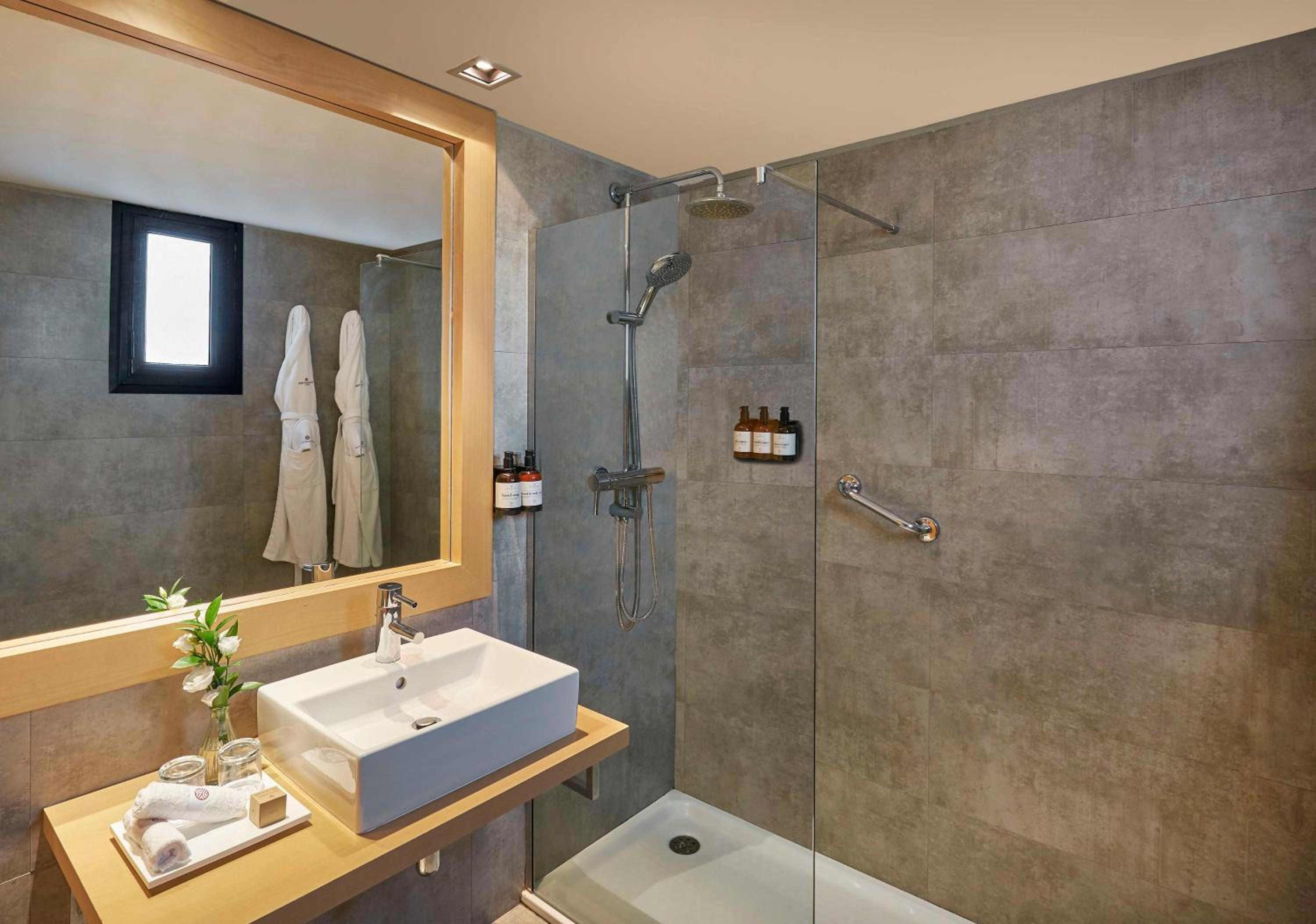 Superior Double or Twin Room - Photo 4