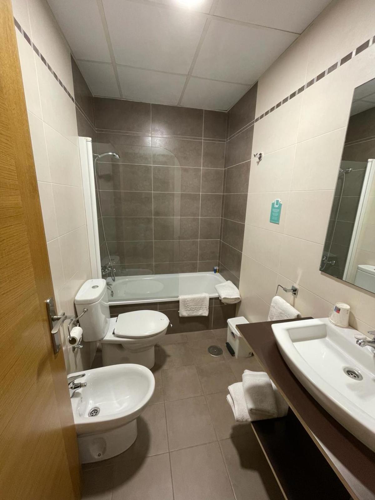Standard Twin Room with Sea View photo 3
