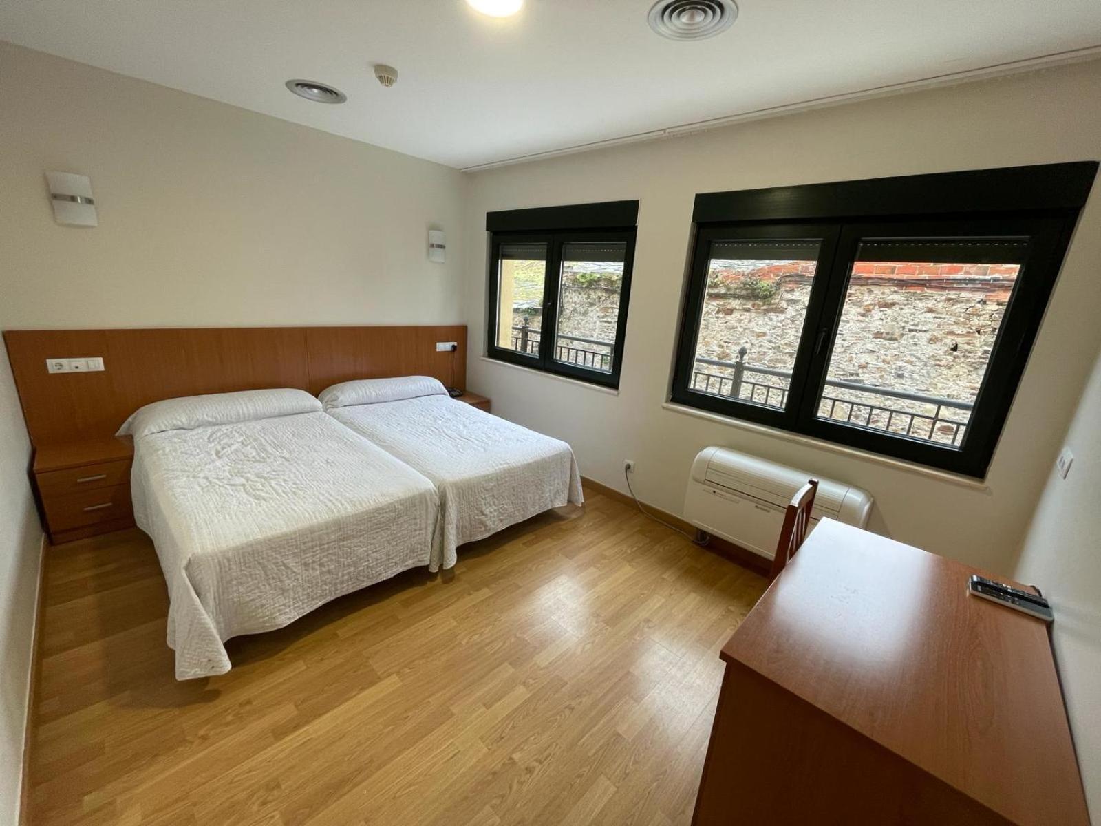 Budget Twin Room photo 3