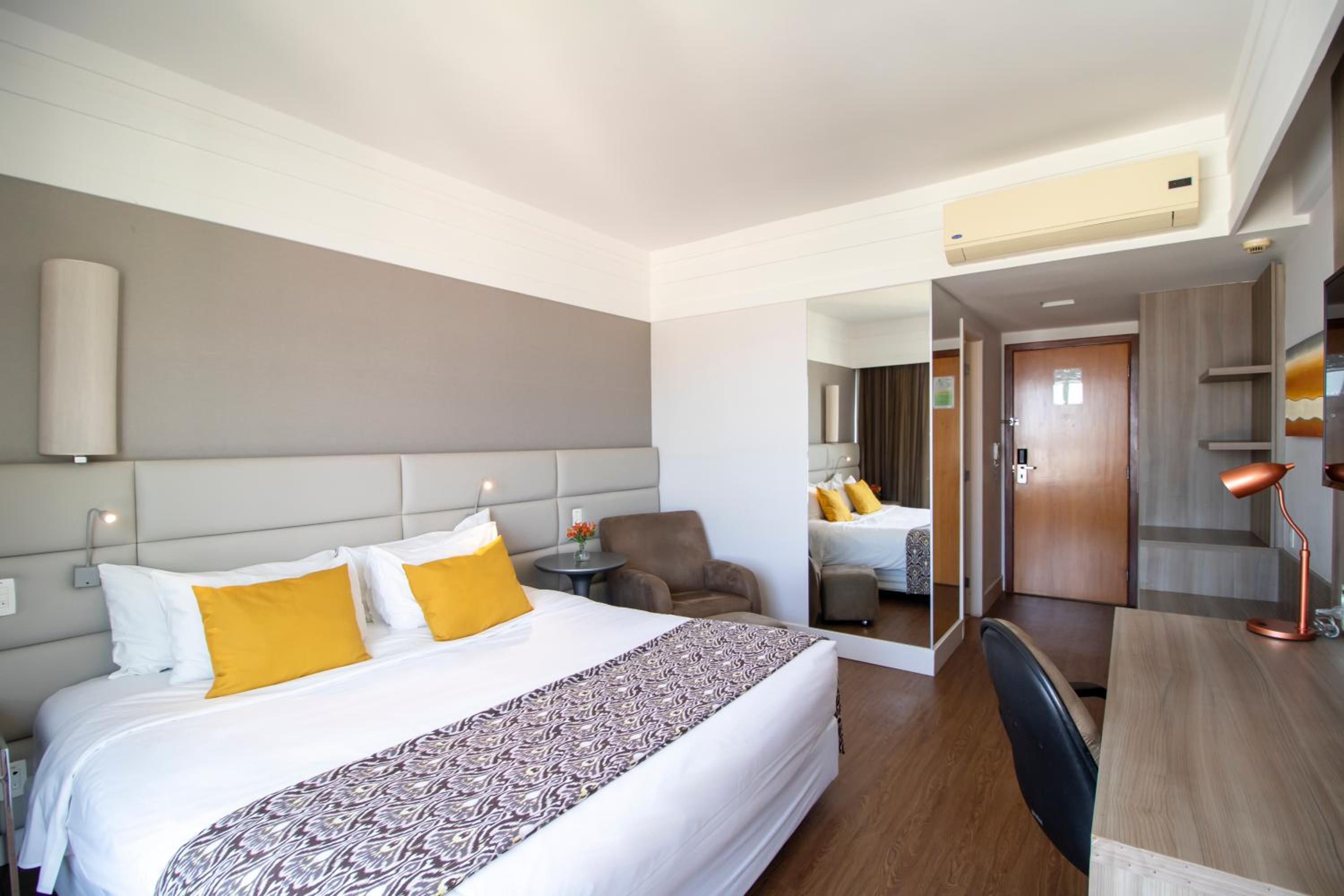 Premier Double Bed Room - Photo 3