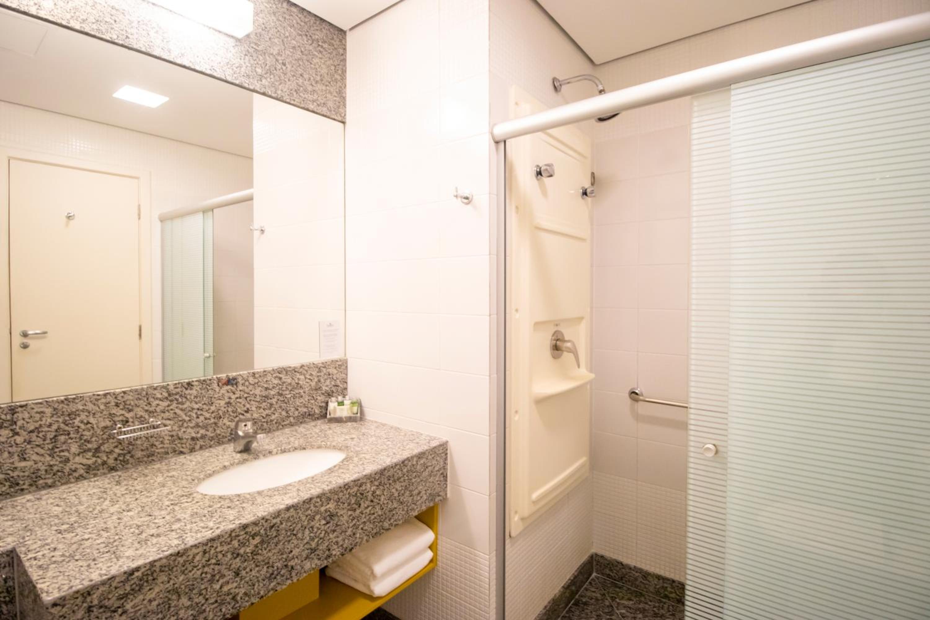 Premier Double Bed Room - Photo 4
