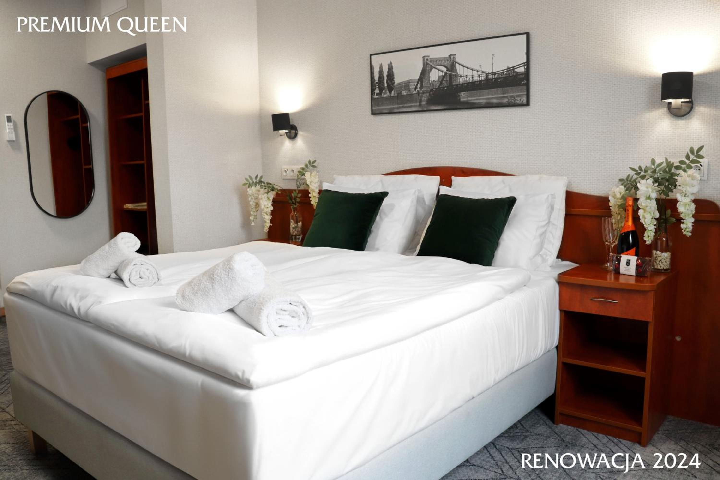 Deluxe Queen Room - Photo 2
