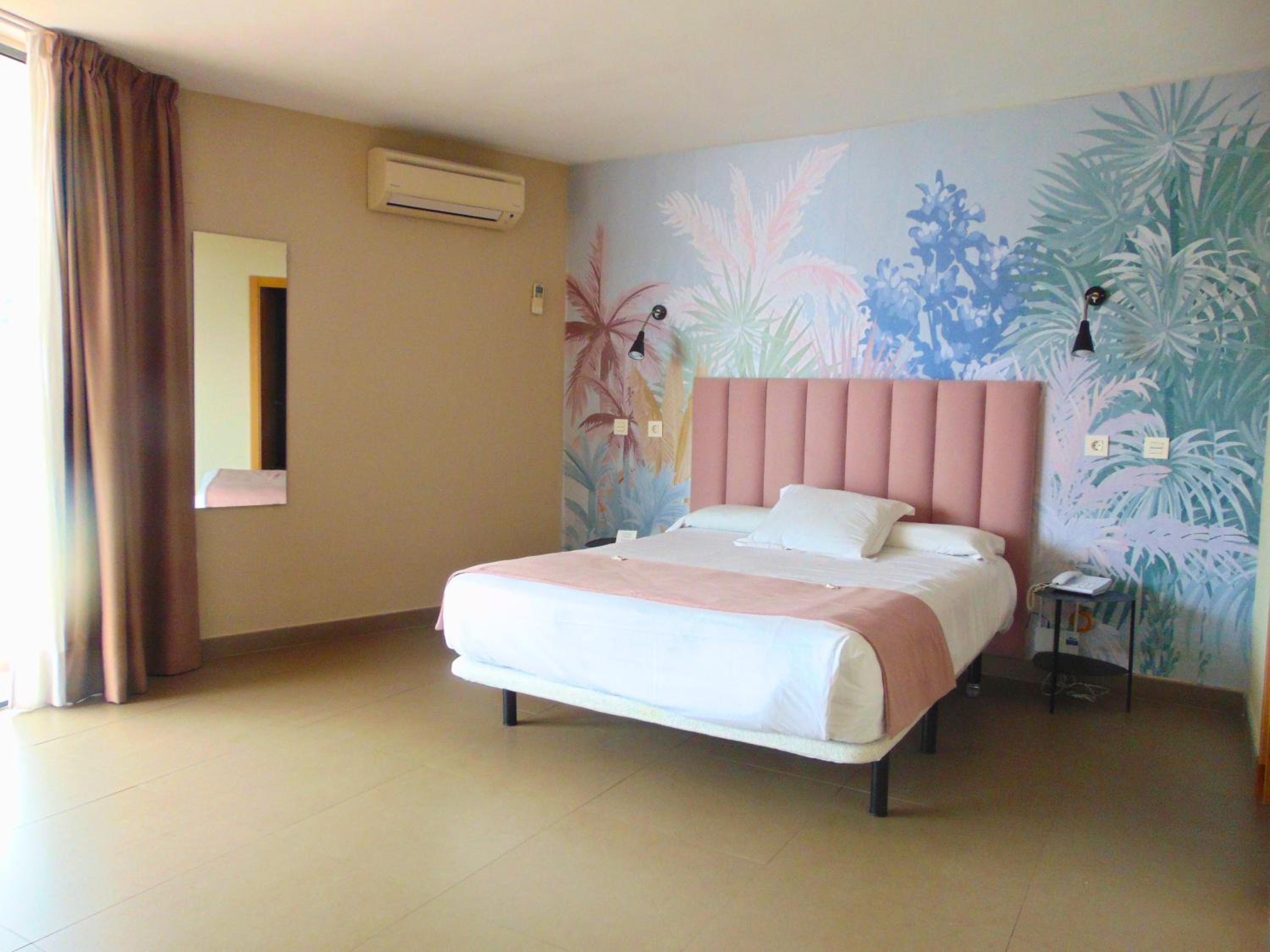 Double or Twin Room with Side Sea View