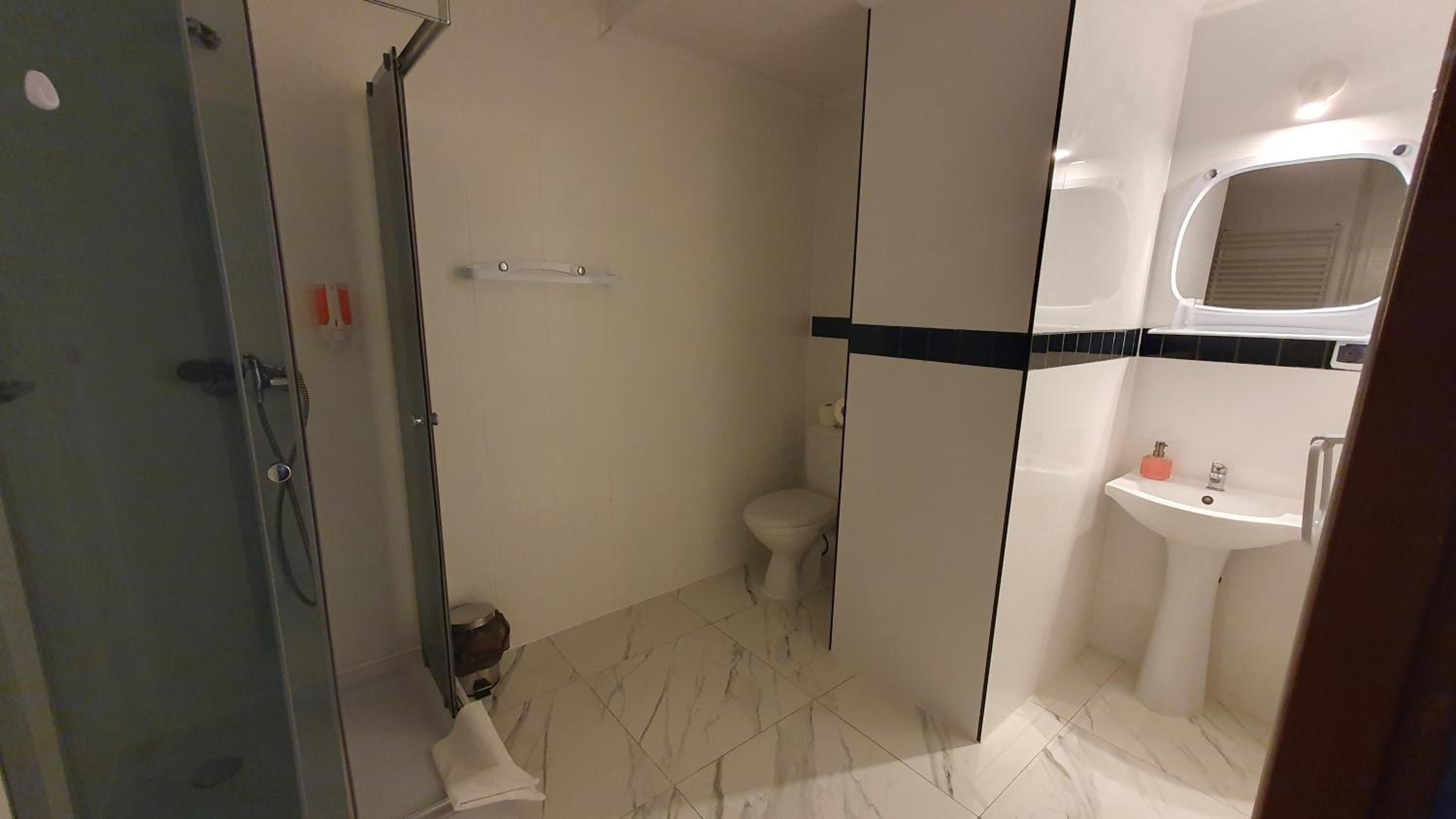 Suite (2 Adults) - Photo 8