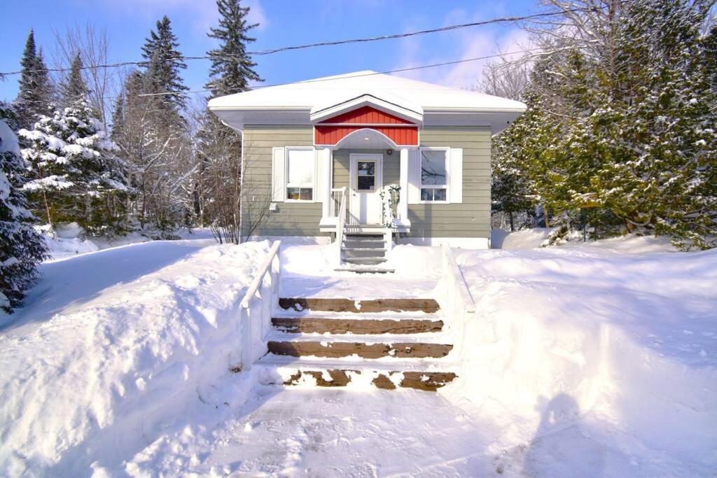 Three-Bedroom House photo 2