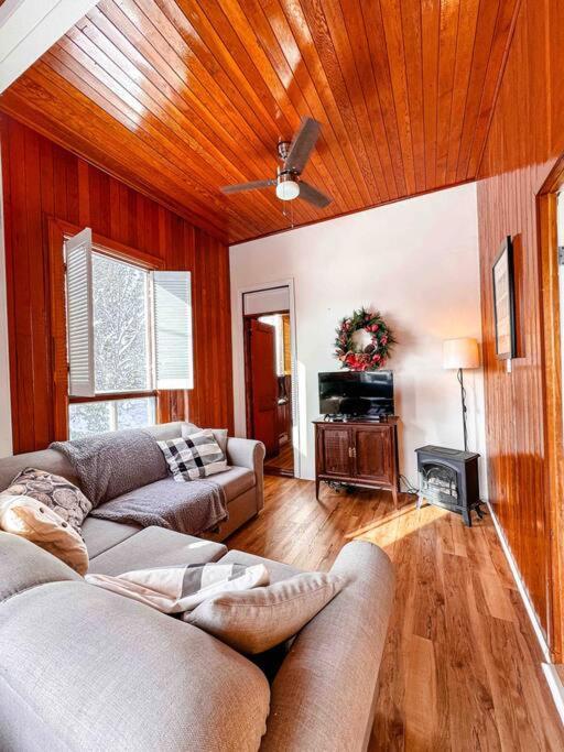 Three-Bedroom House photo 3