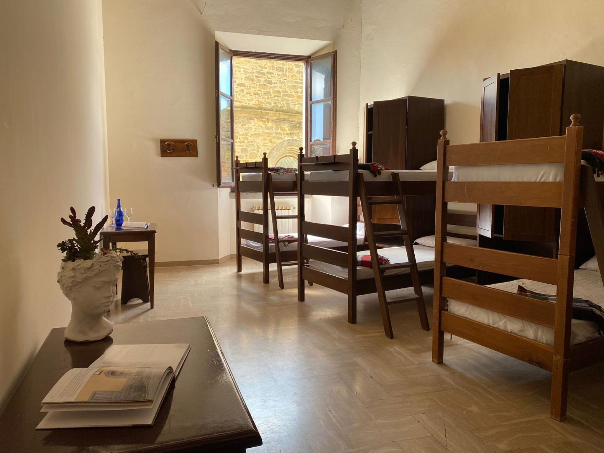 8-Bed Mixed Dormitory Room photo 1