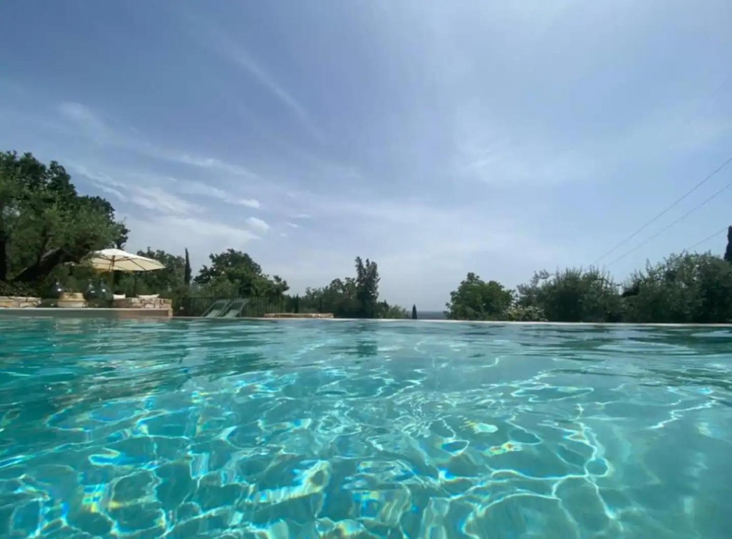 Villa photo 2