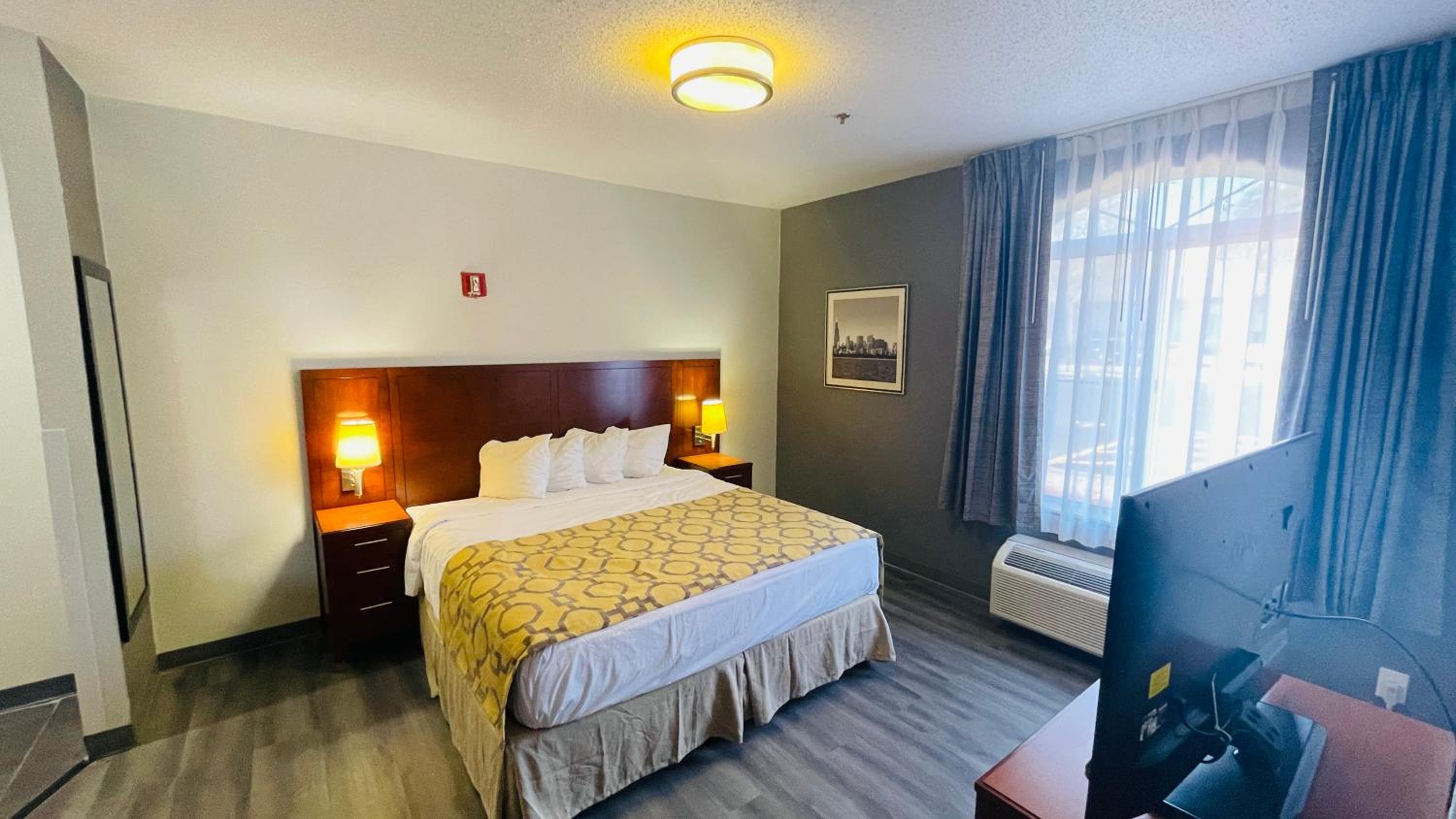 King Suite - Non-Smoking - Photo 1