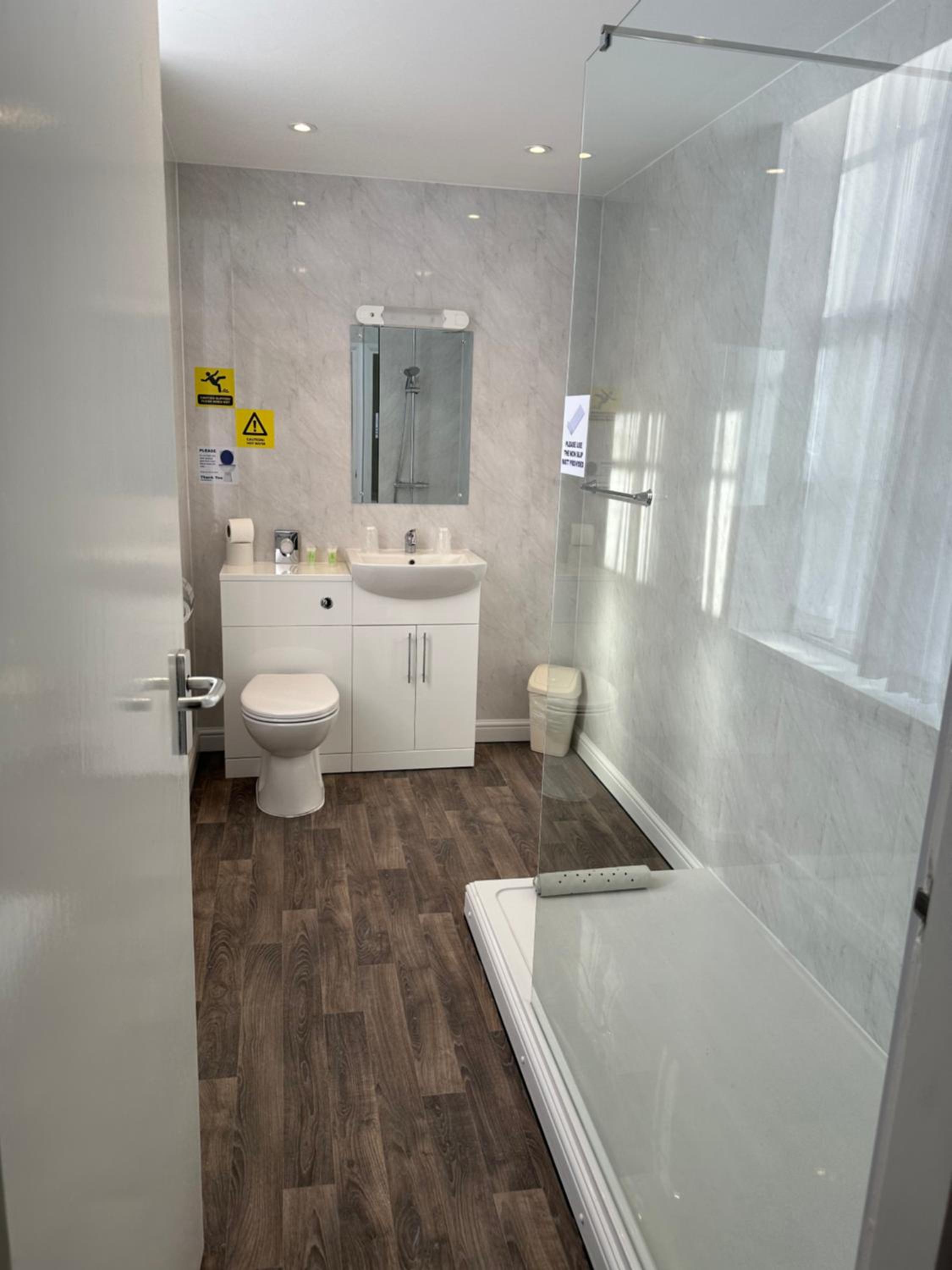 Twin Room - Photo 5