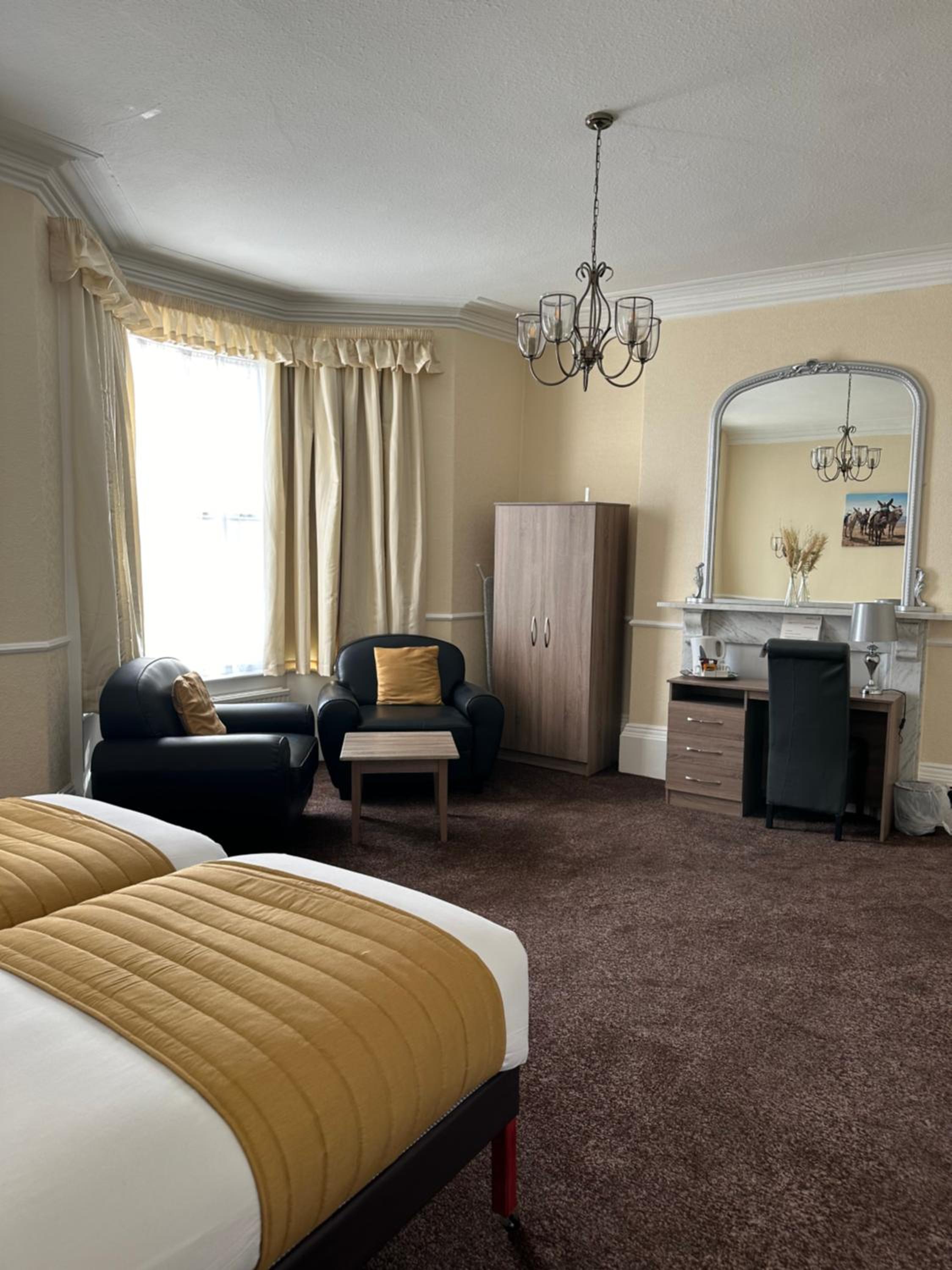 Twin Room with Sea View - Photo 5