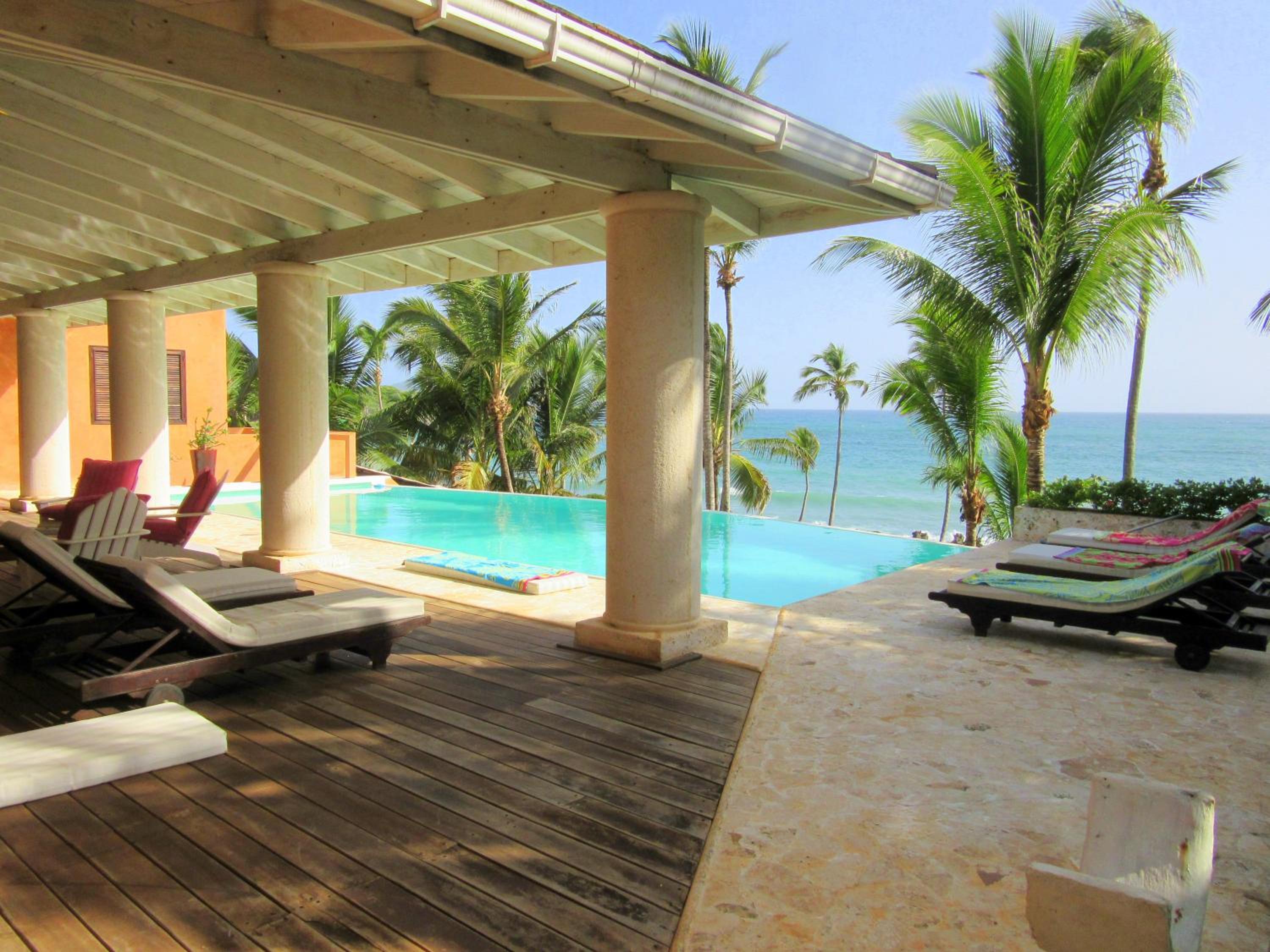 Four-Bedroom Villa Oceanfront photo 1