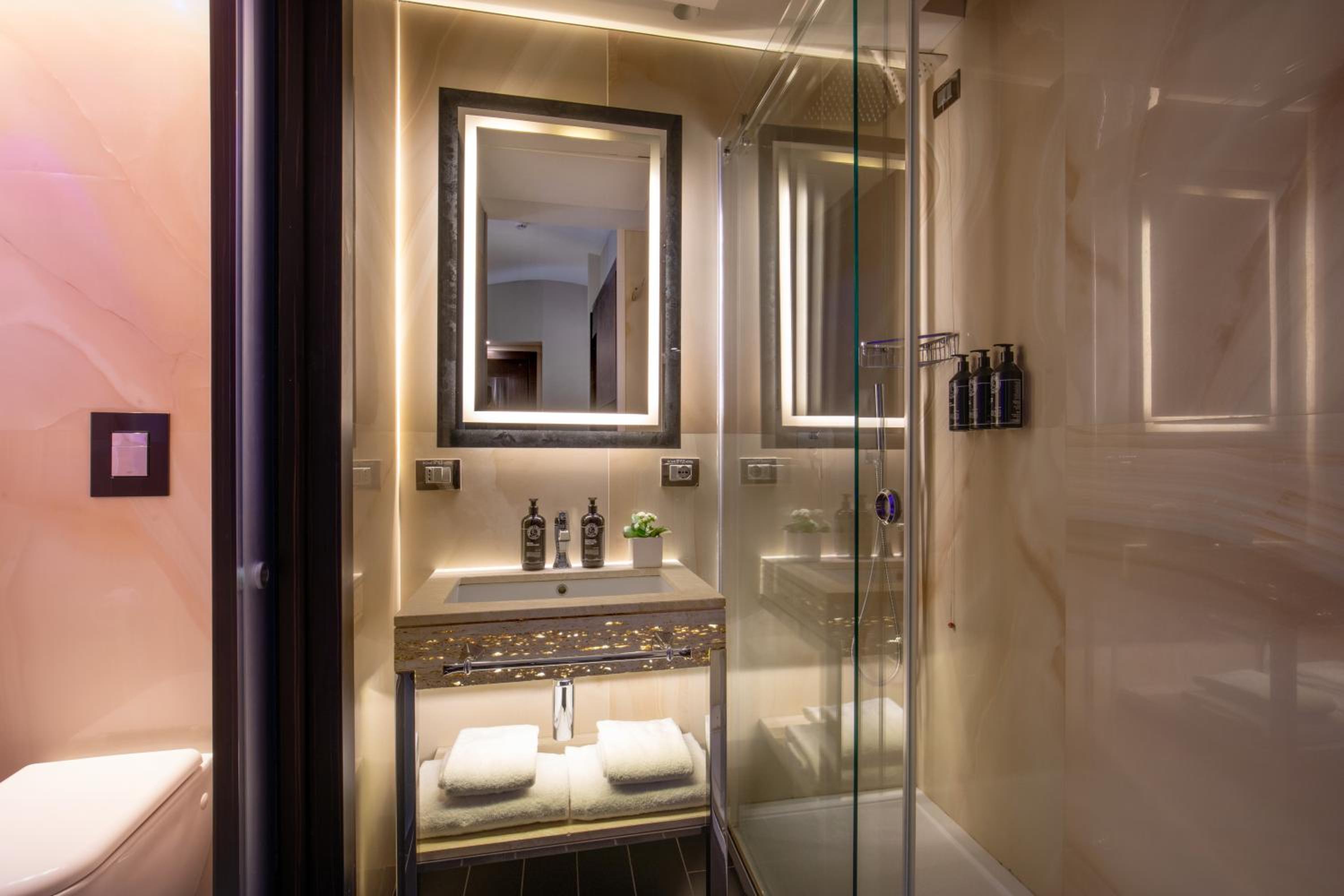 Classic Double or Twin Room photo 2