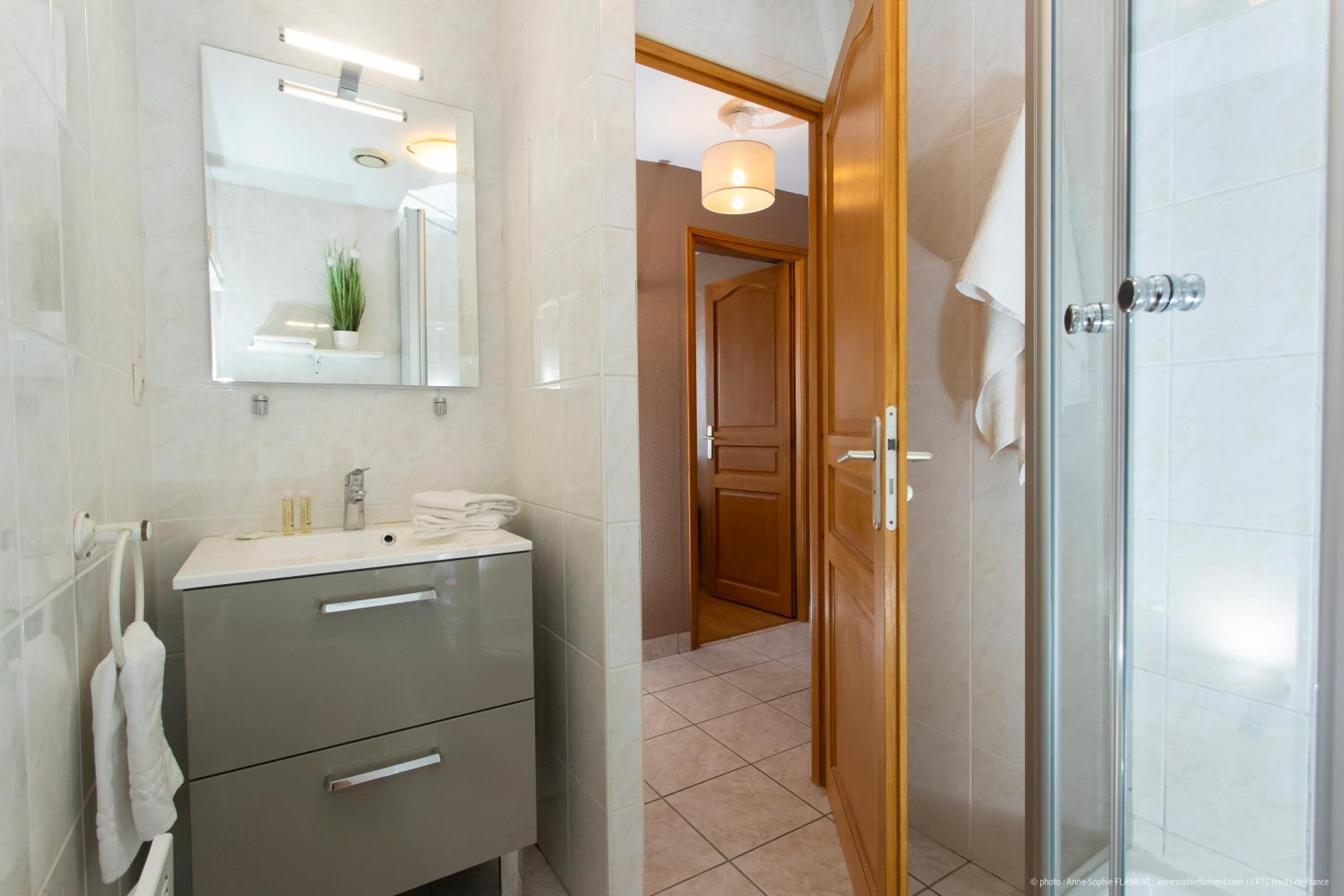 Superior One-Bedroom Apartment - Photo 14