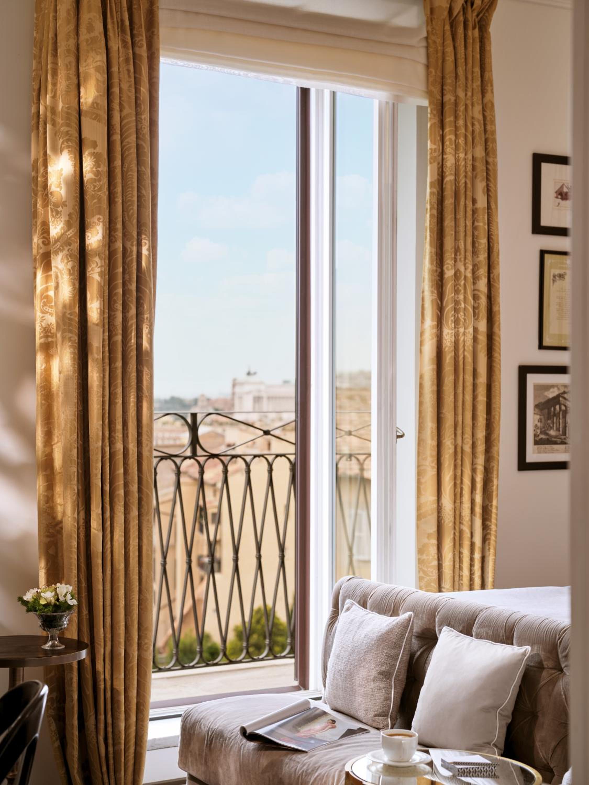 Deluxe Double Room with Balcony photo 3
