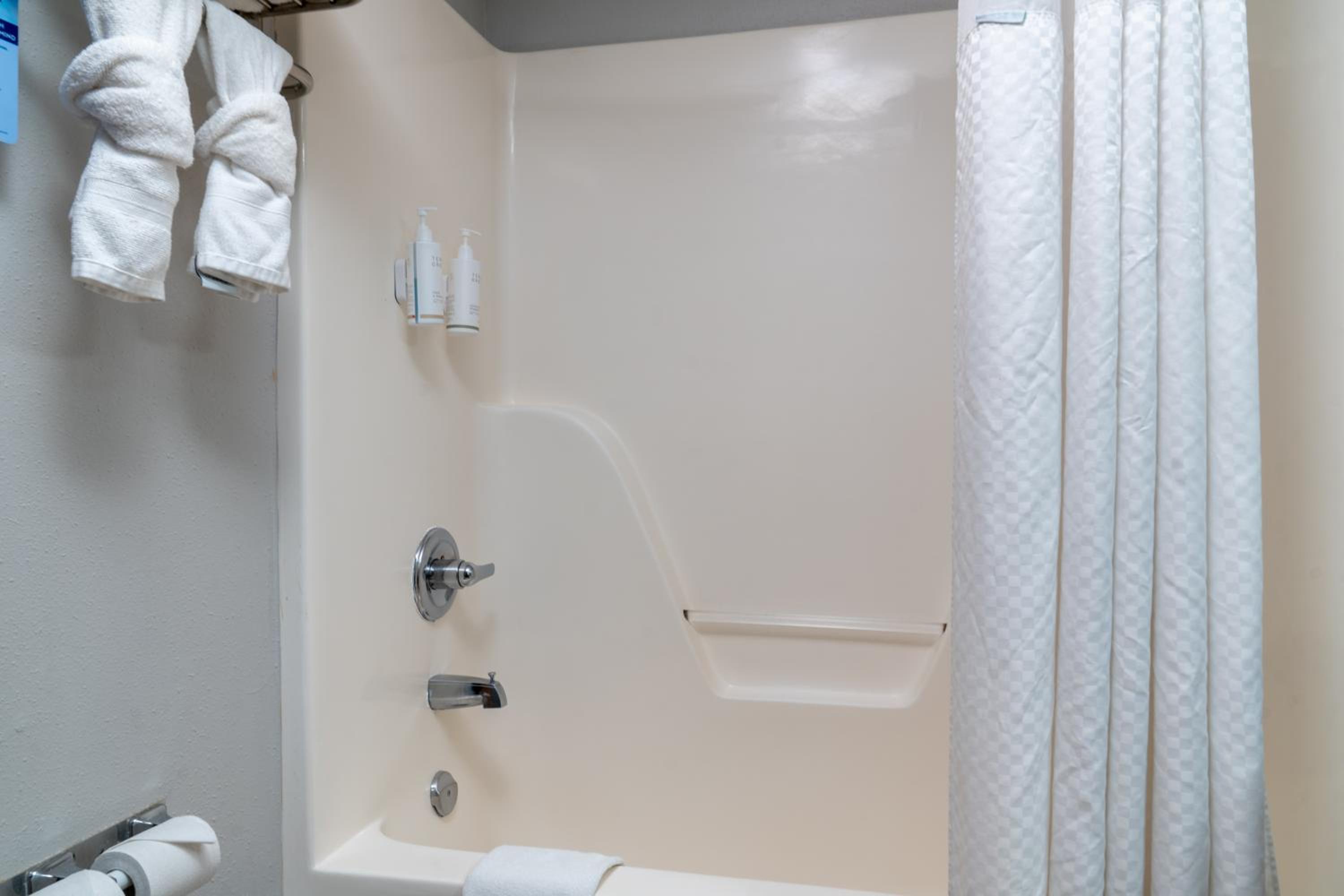 Queen Studio Suite with Two Queen Beds - No Pets/Non-Smoking - Photo 5