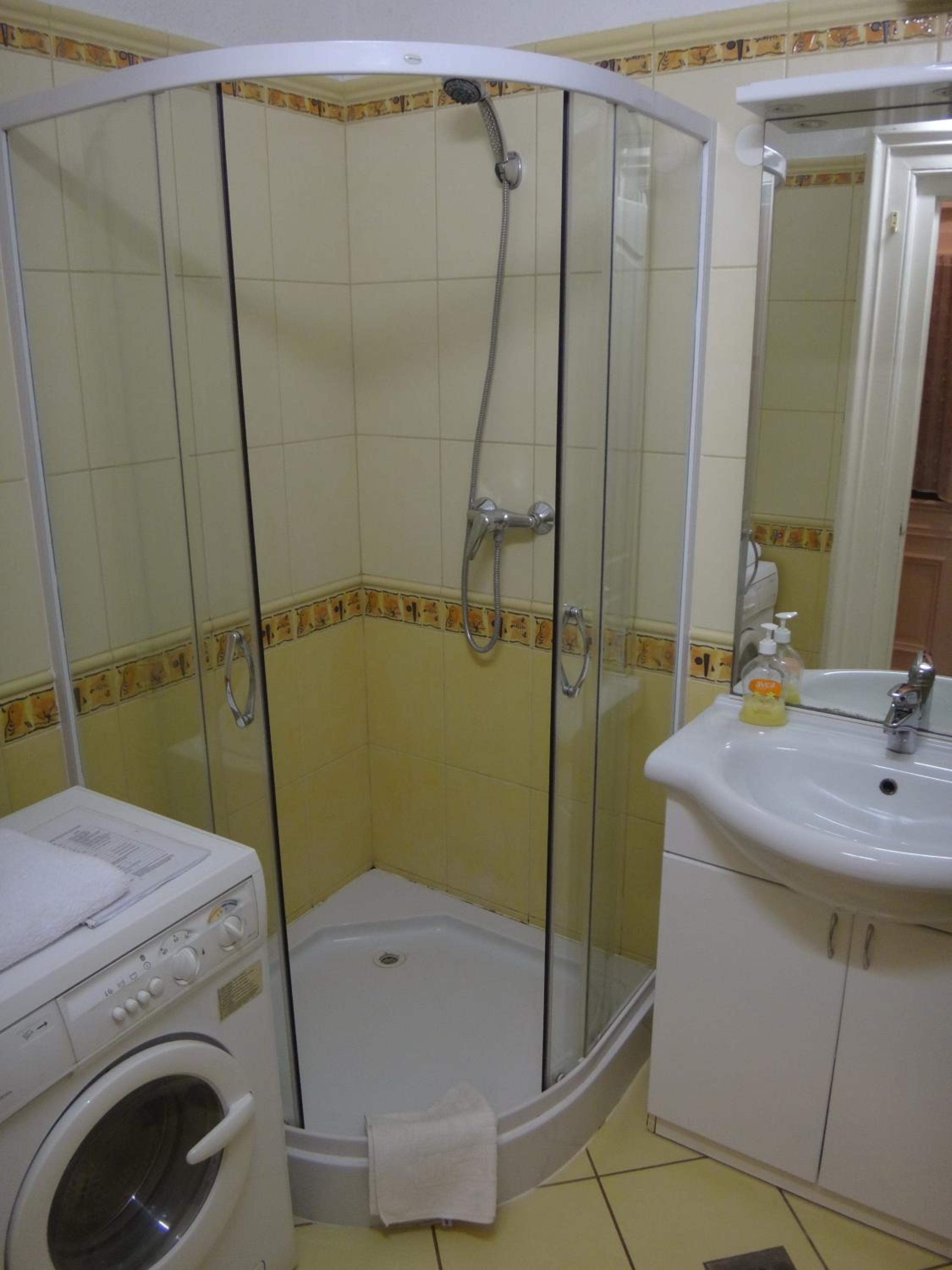 Studio Apartment - Photo 8