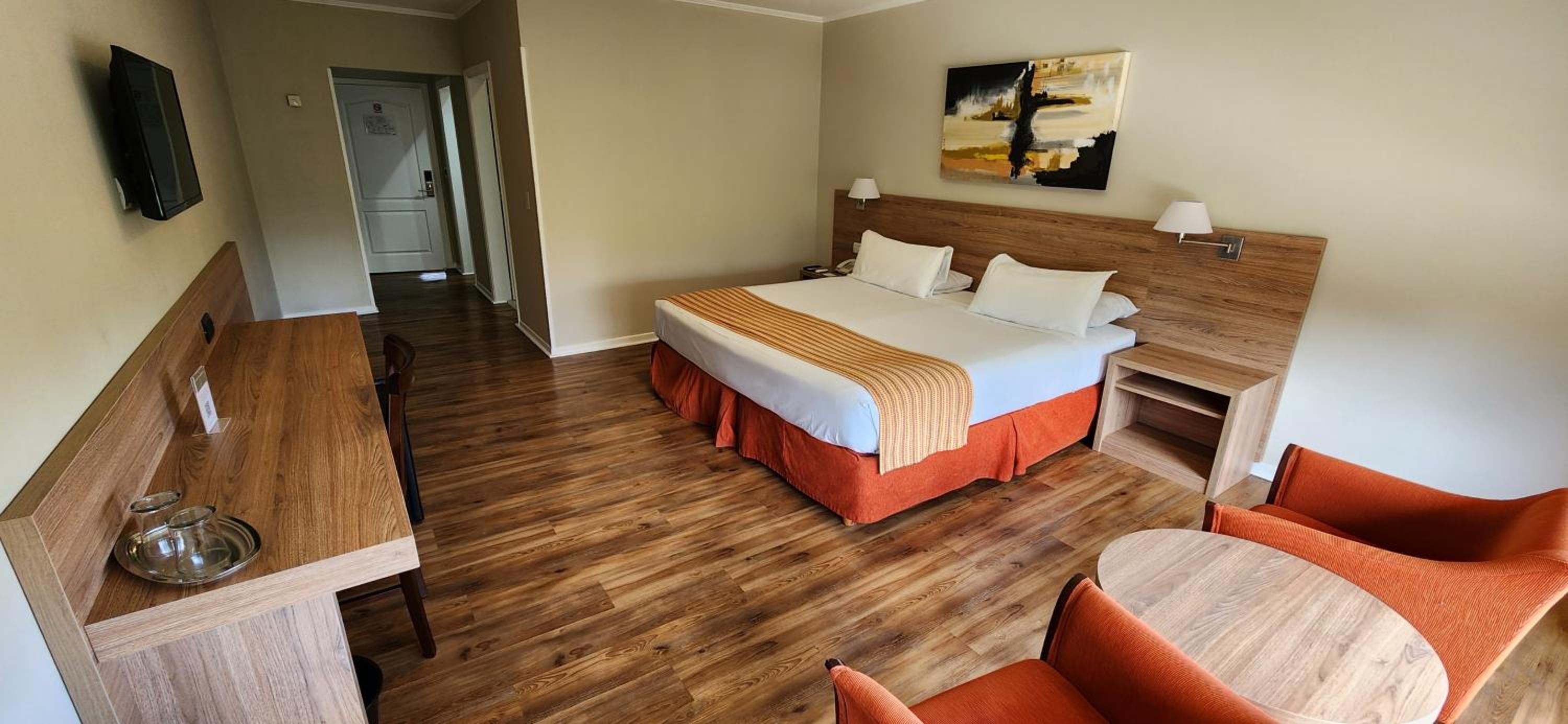 Standard King Room photo 2