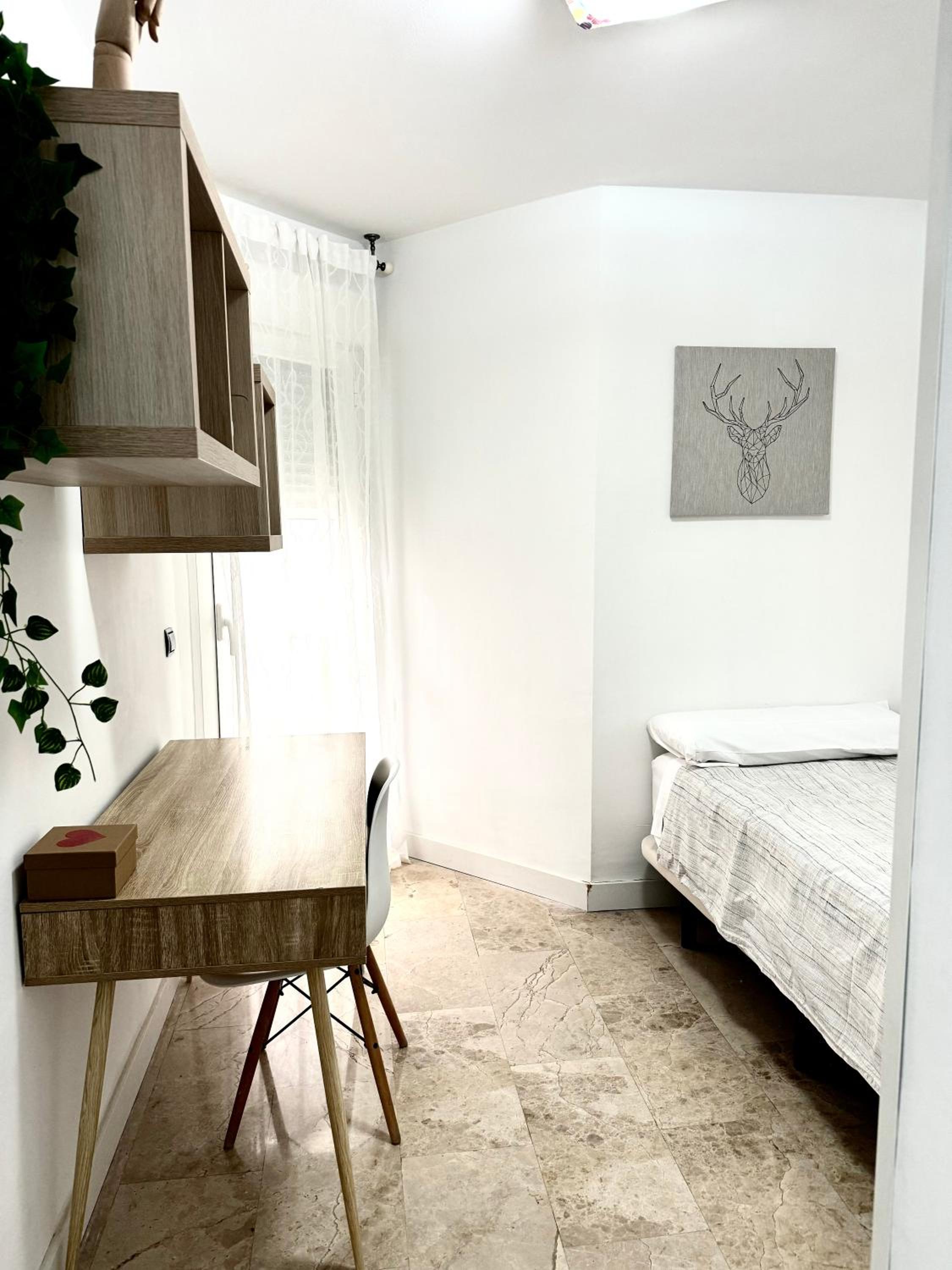 Habitación individual con baño compartido