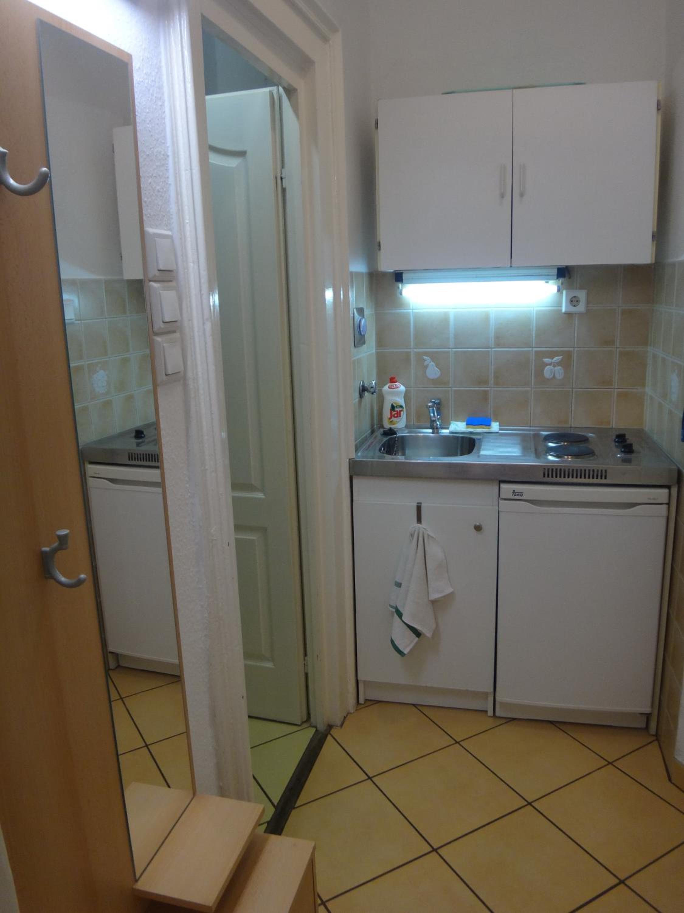 Studio Apartment - Photo 11