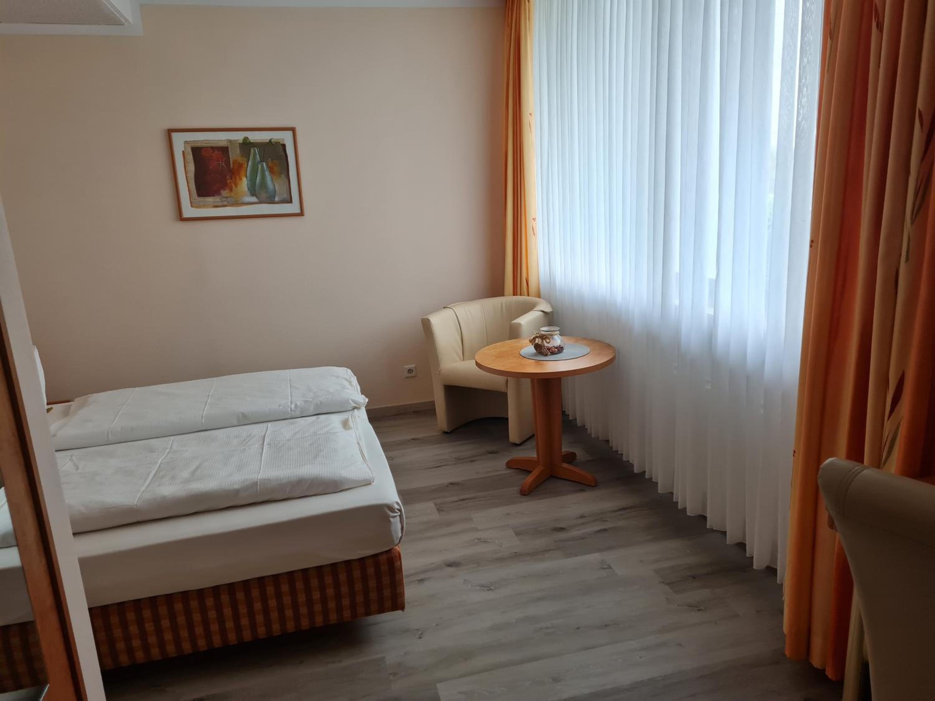 Double Room - Photo 9