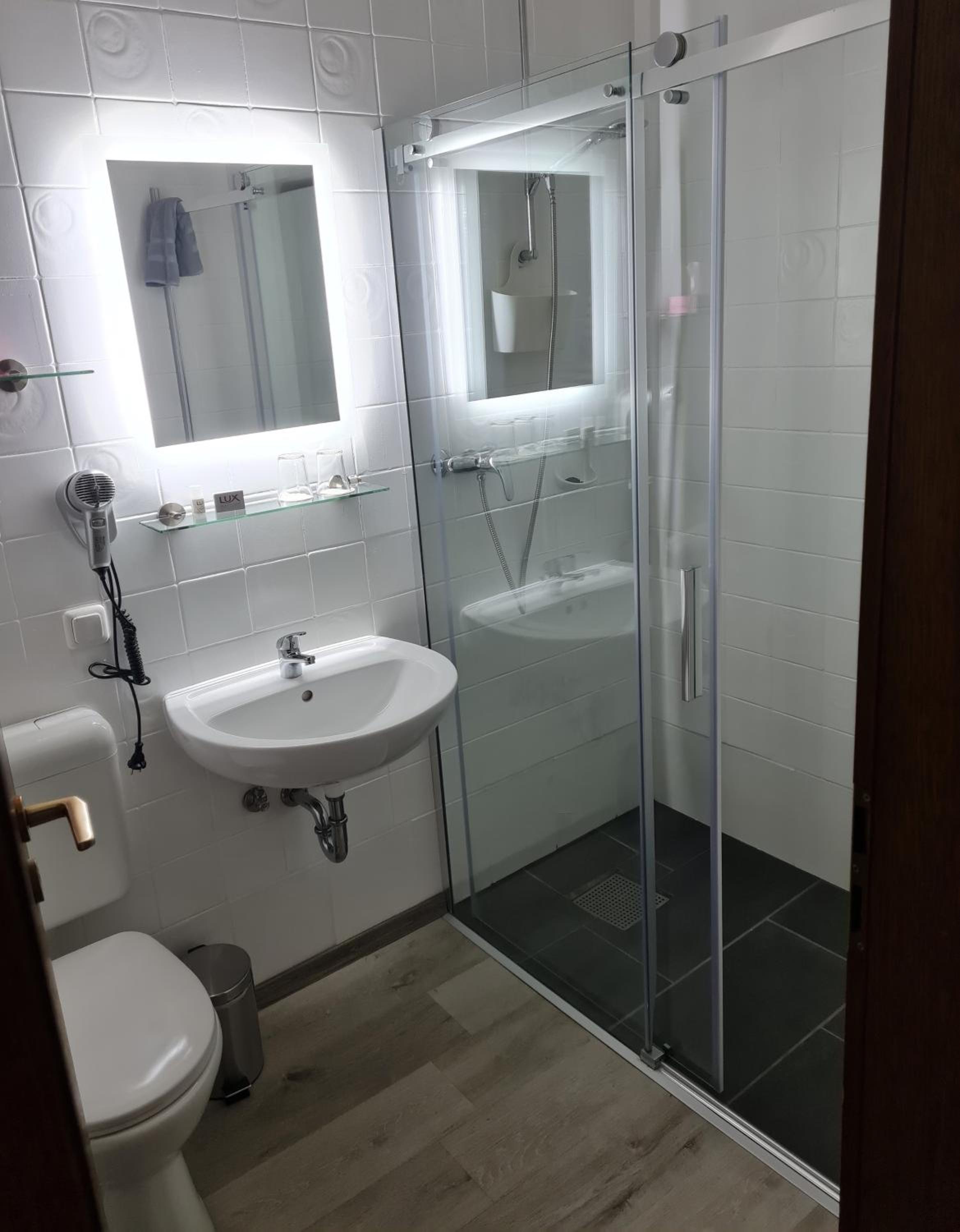 Double Room - Photo 10