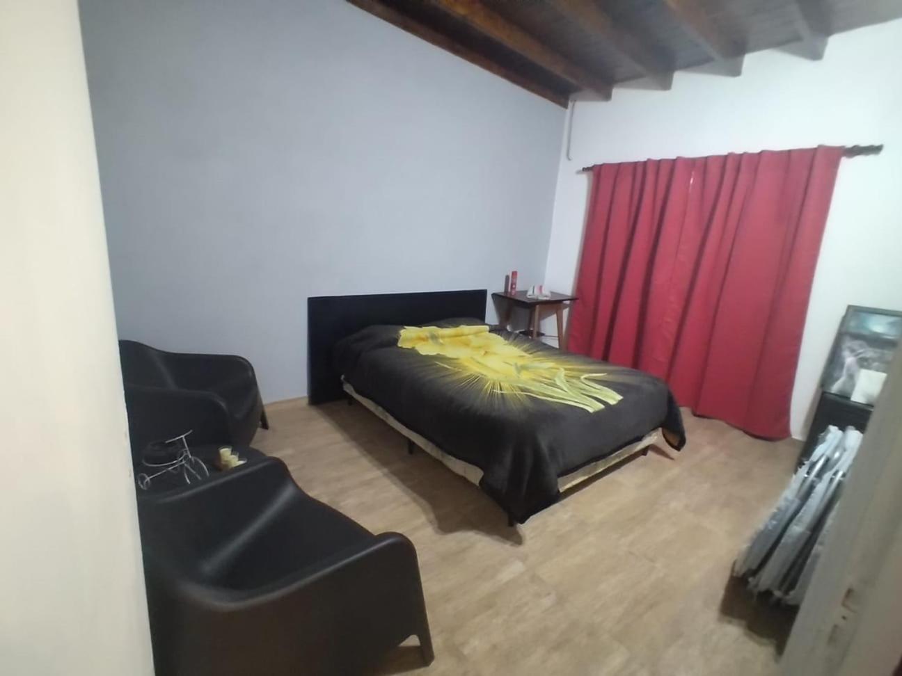 One-Bedroom House photo 1