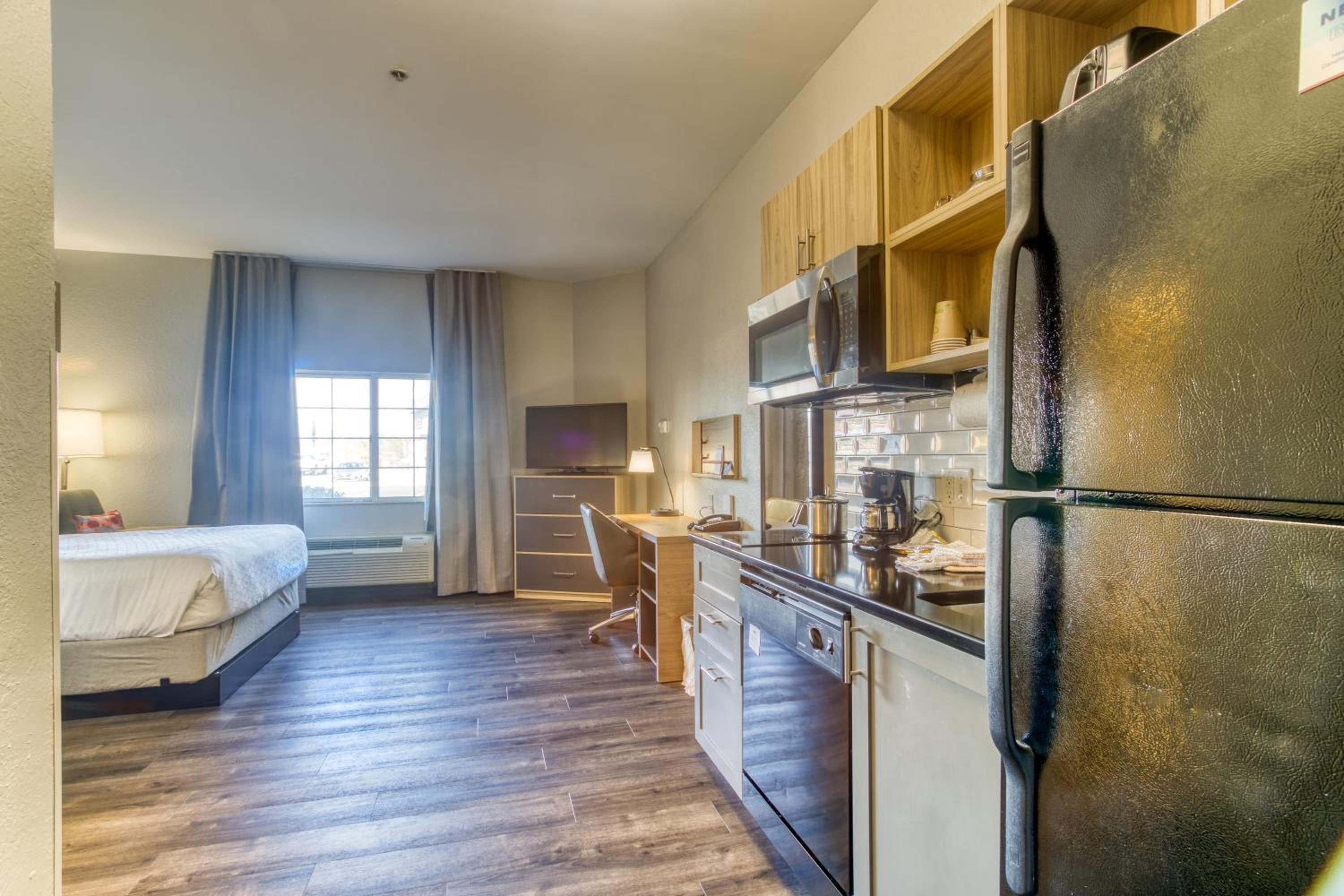 Studio Suite - Photo 2