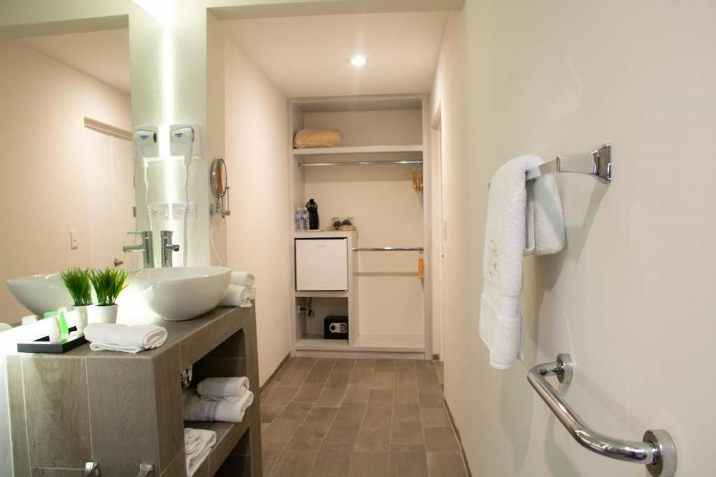 Twin Room - Photo 2