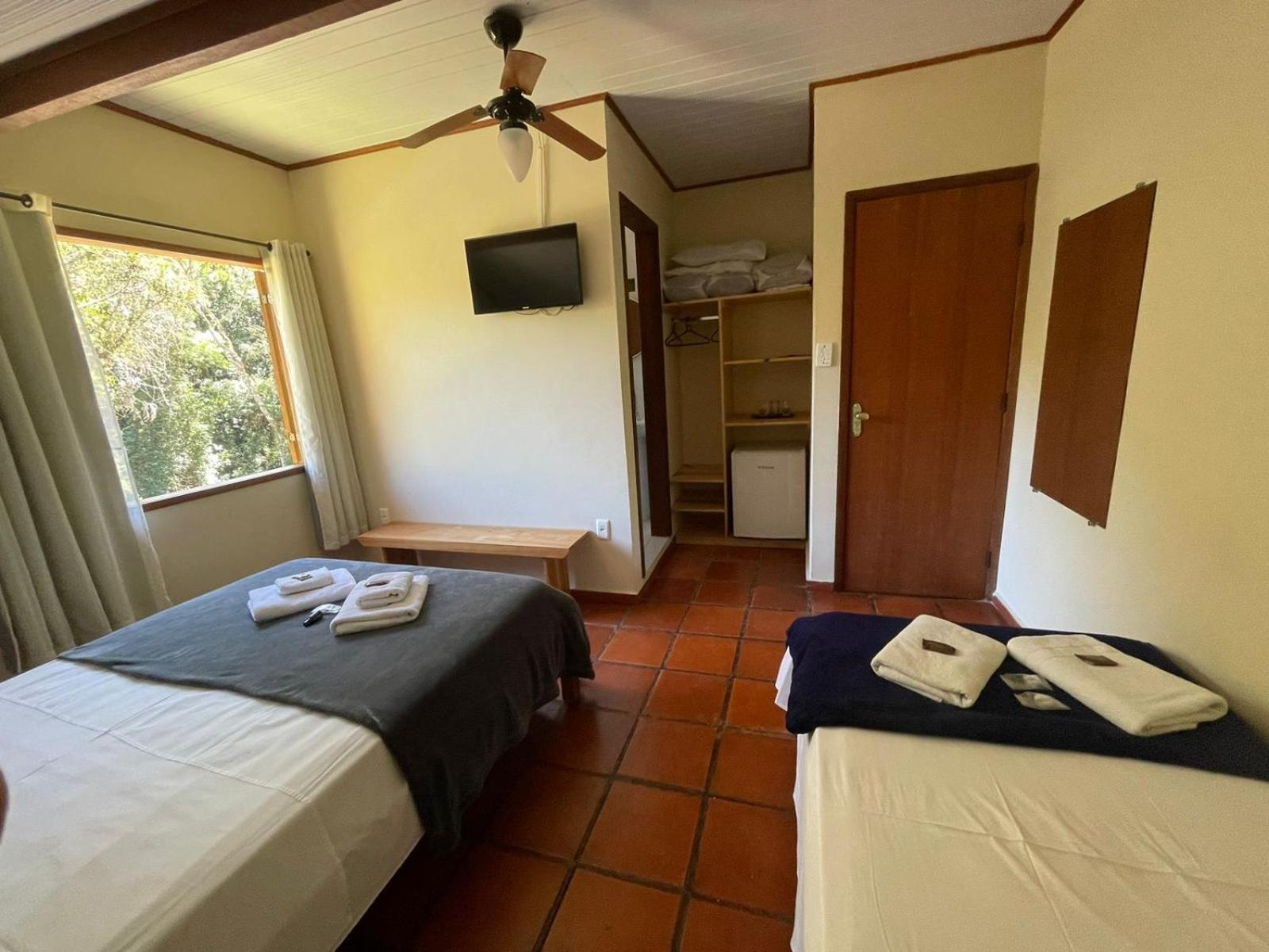 Quadruple Room with Private Bathroom photo 2