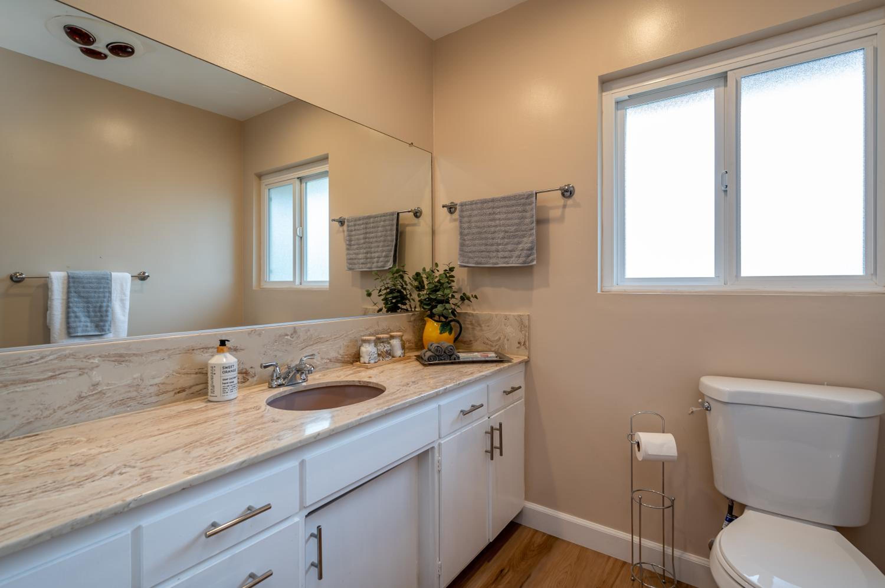 Seven-Bedroom House photo 2