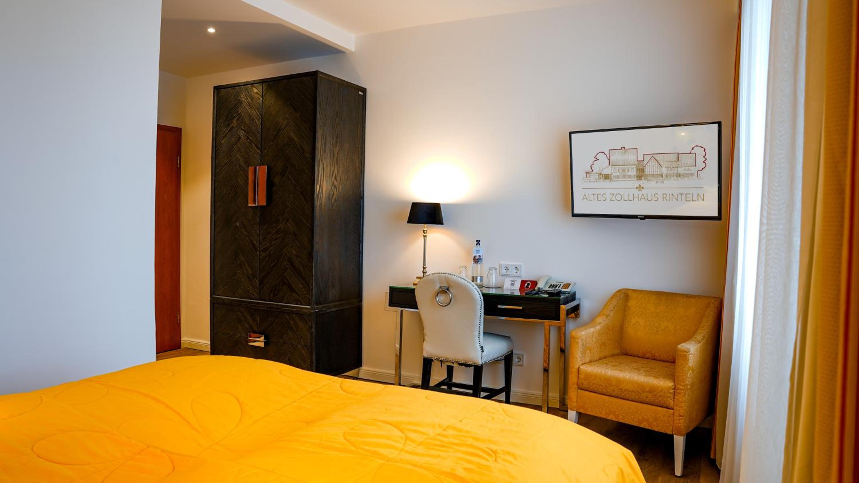 Standard Double or Twin Room - Photo 7