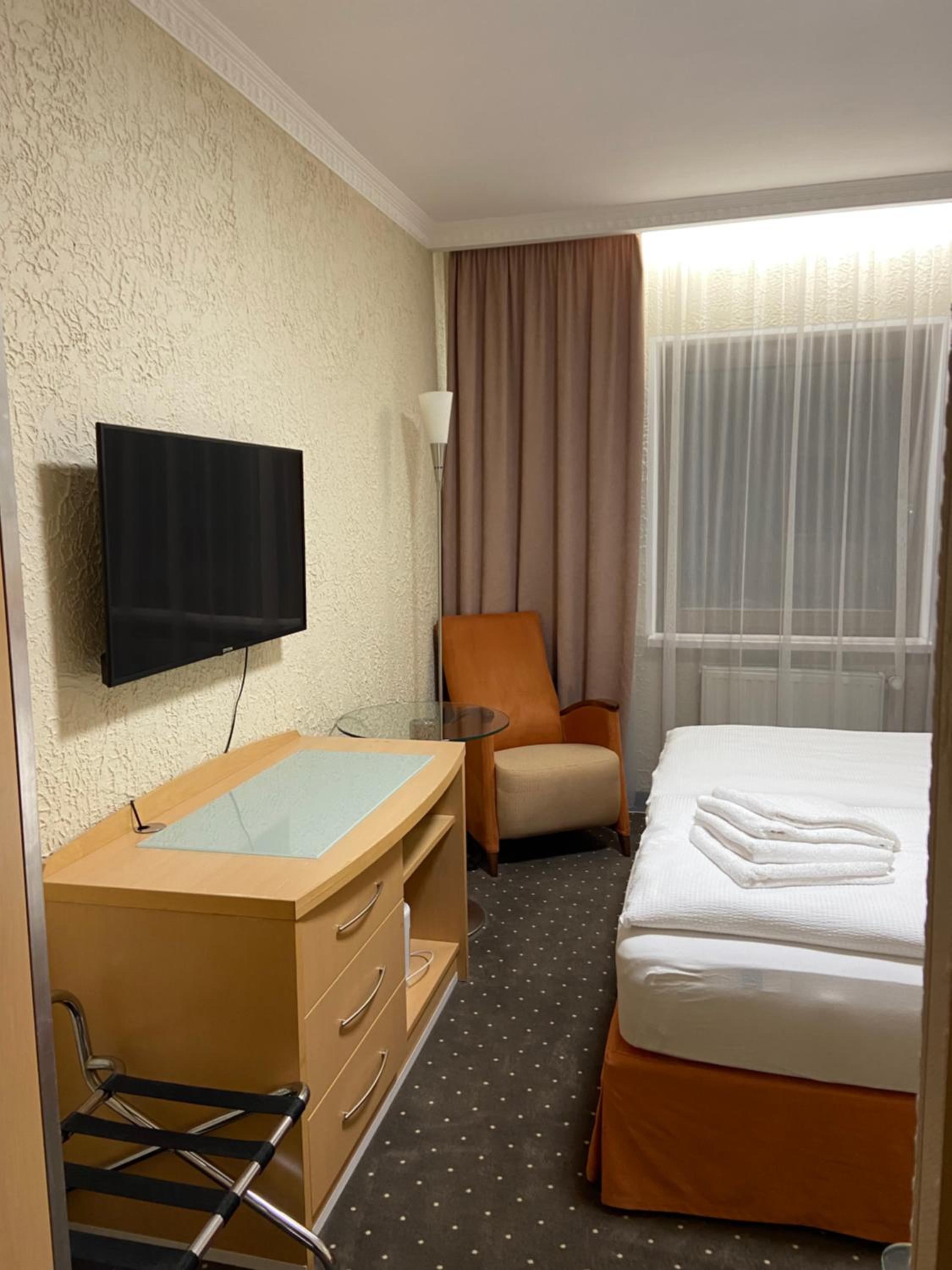 Large Double Room photo 3