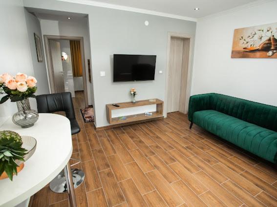 One-Bedroom Apartment photo 1