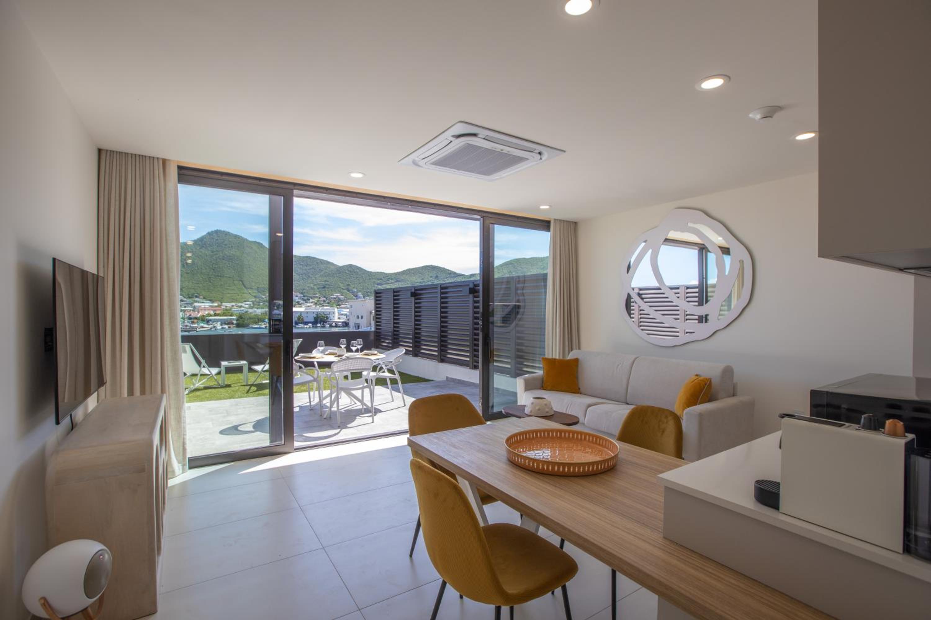 Apartment with Garden View