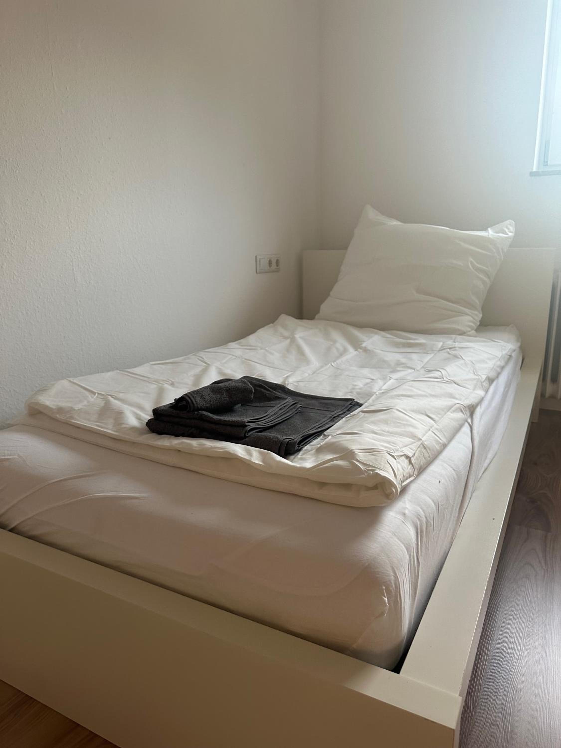 Single Room with Shared Bathroom photo 2