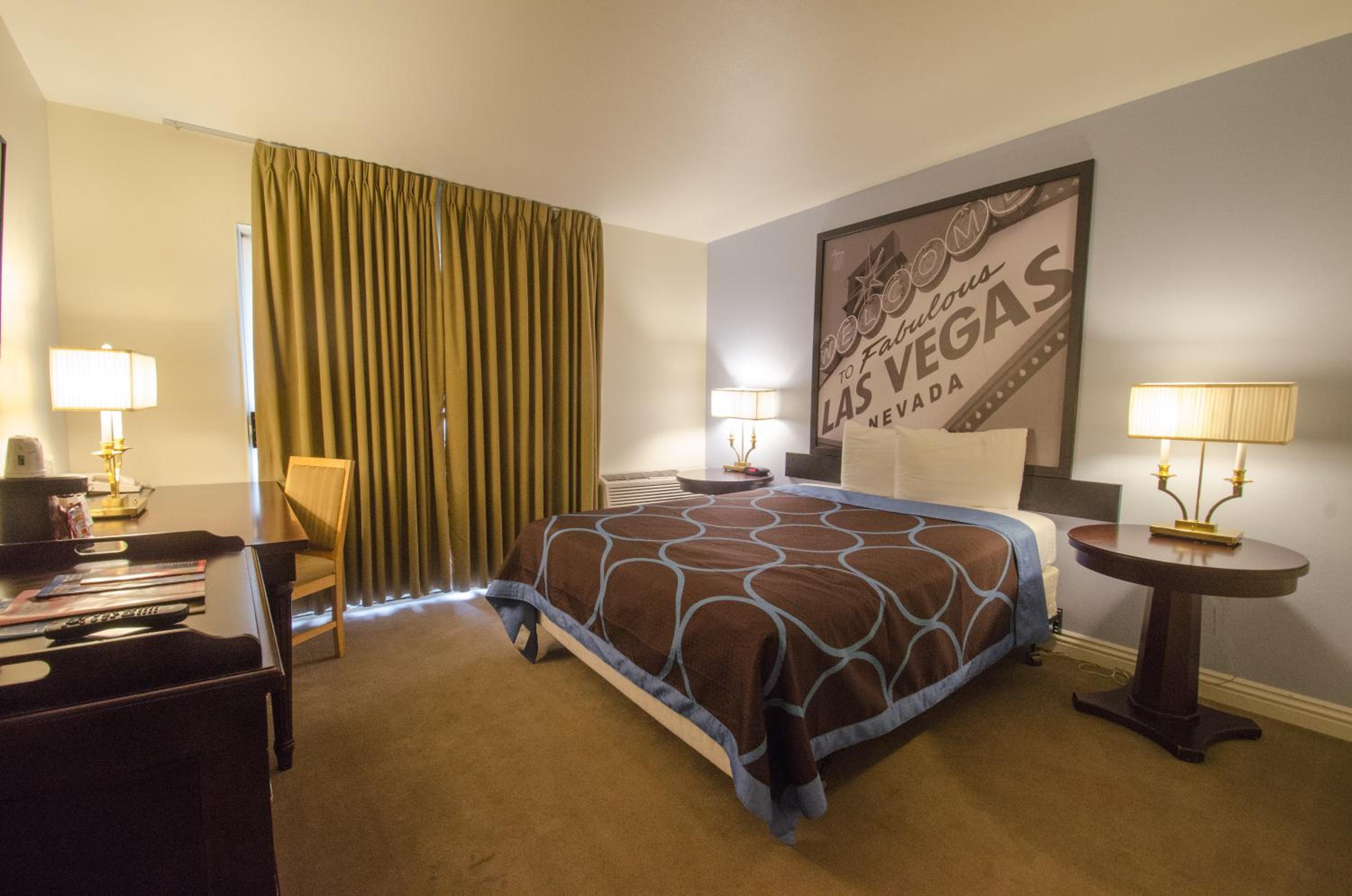 Deluxe Queen Room -  Non-Smoking - Photo 6
