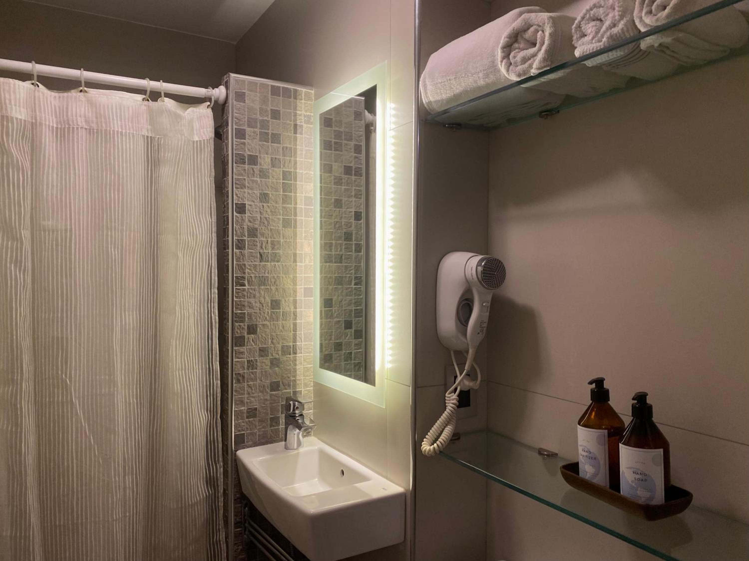 Double or Twin Room photo 3