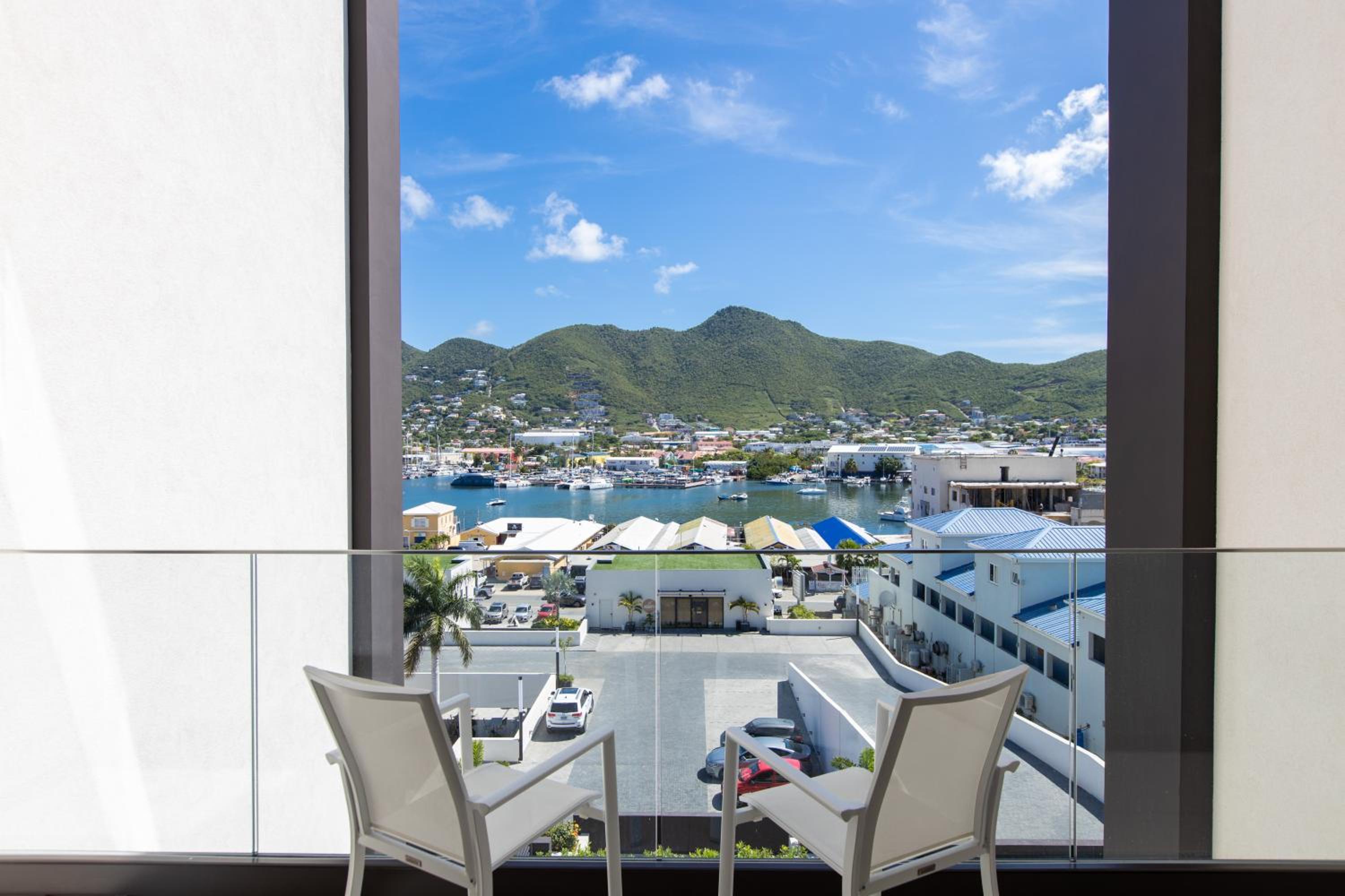 One-Bedroom Apartment with Balcony