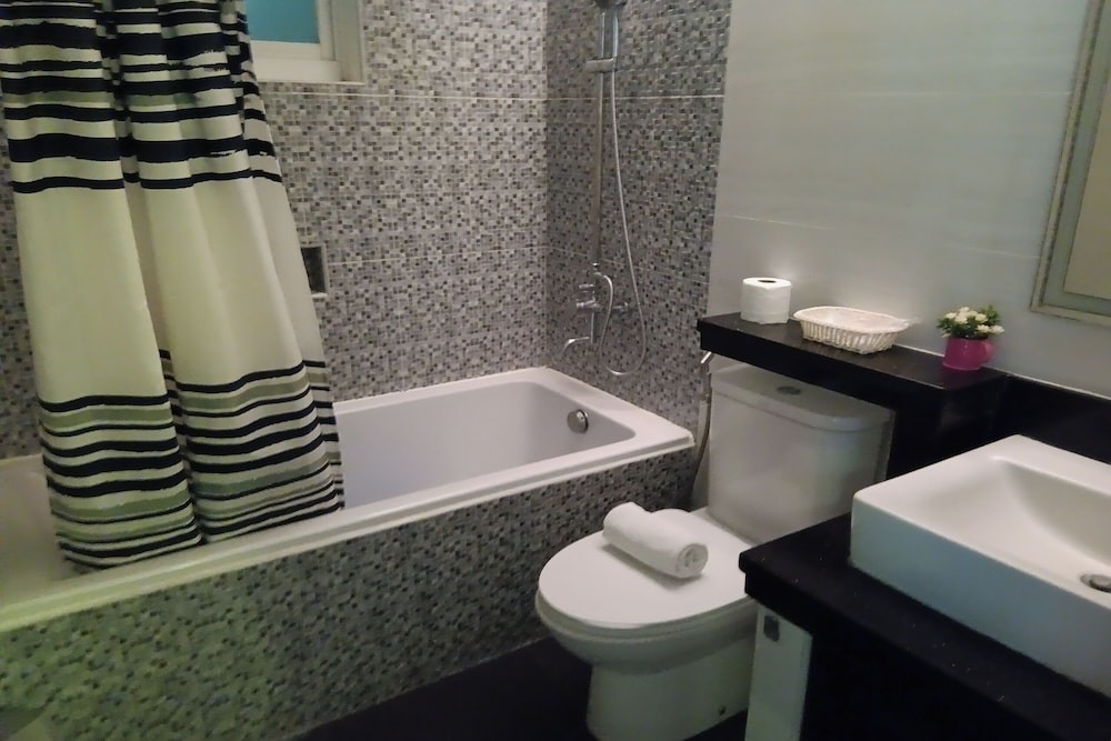 Condo Suite Room - Photo 3