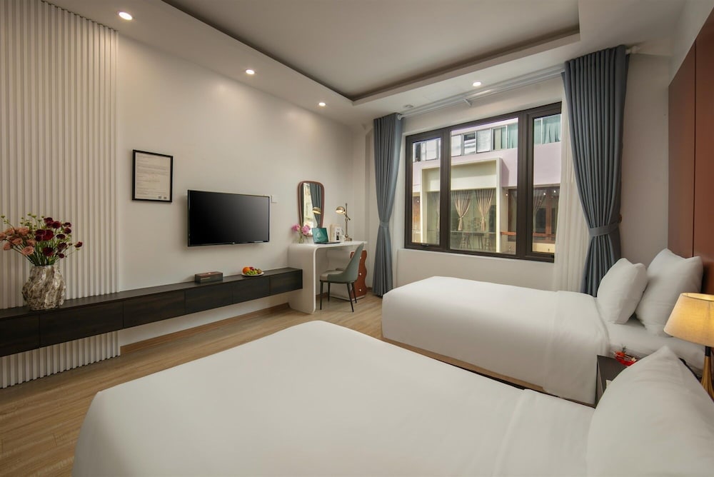 Superior Double or Twin Room, Window photo 3