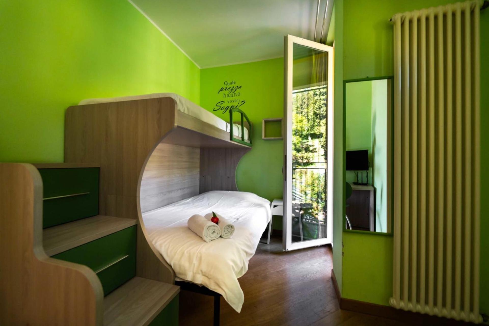 Twin Room with Shared Bathroom photo 3