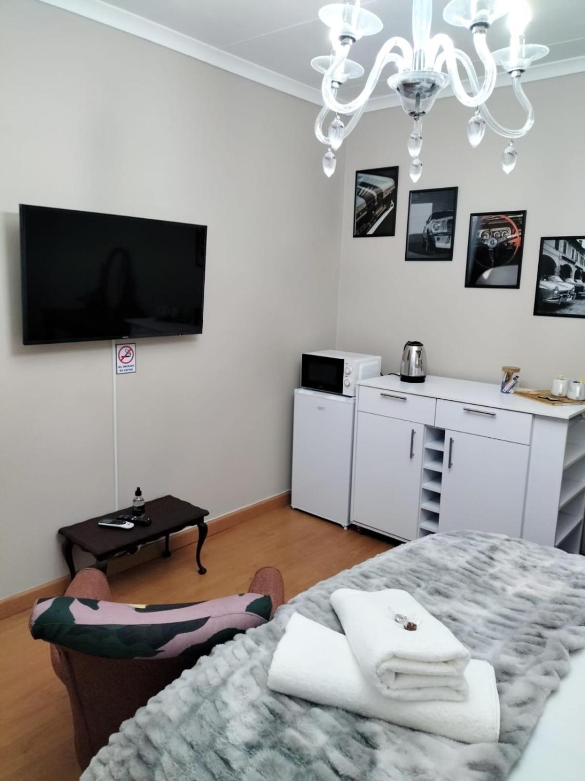 Double Room With Pool View photo 2