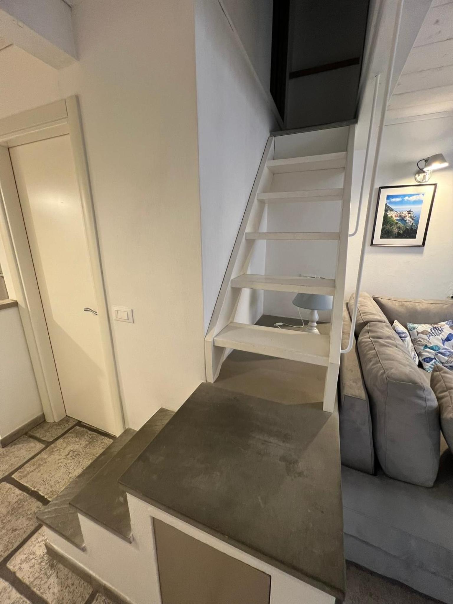 Two-Bedroom House - Photo 9