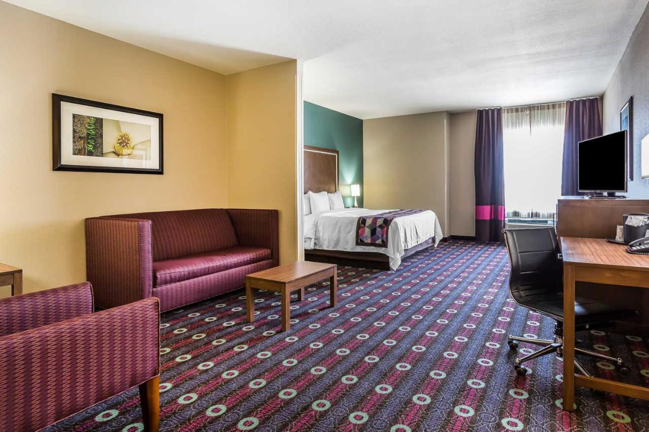 King Suite - Accessible/Non-Smoking
