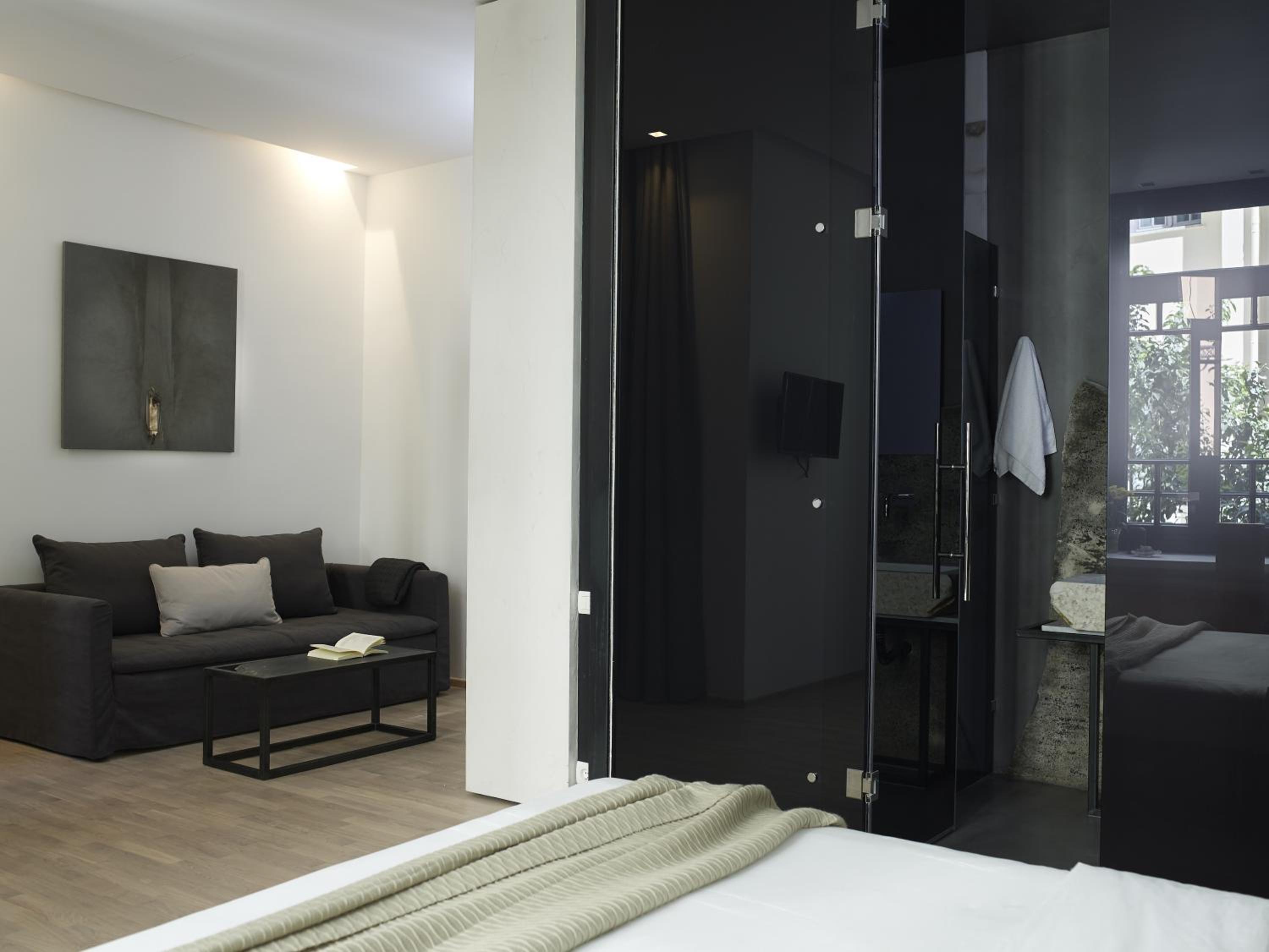 Suite with atrium view  photo 3