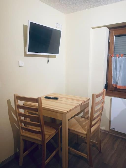 One-Bedroom Apartment photo 3