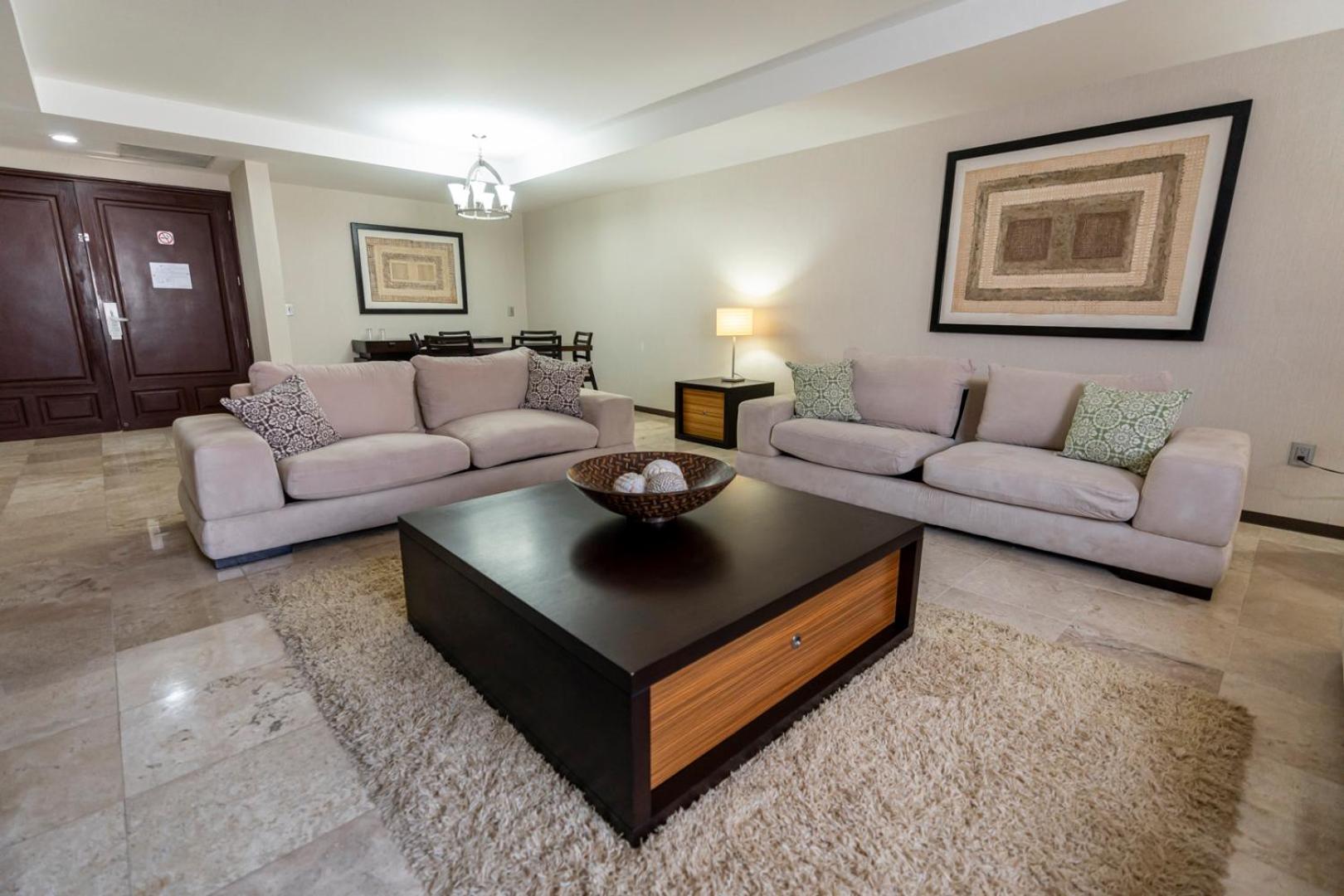 One-Bedroom Suite - Photo 3